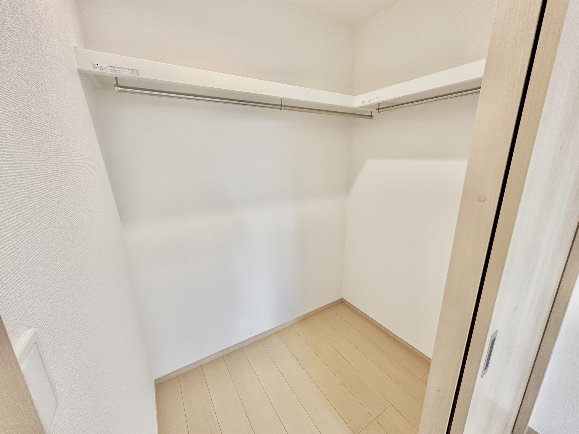 宇都宮市泉が丘７丁目2565　新築住宅全２棟の収納|ウォークインクローゼットのある住まいで収納上手な生活を実現！衣類だけでなく、箱物や思い出の品もたっぷり収納できますので、整理整頓もスムーズに。居室空間をより広々と使えます！