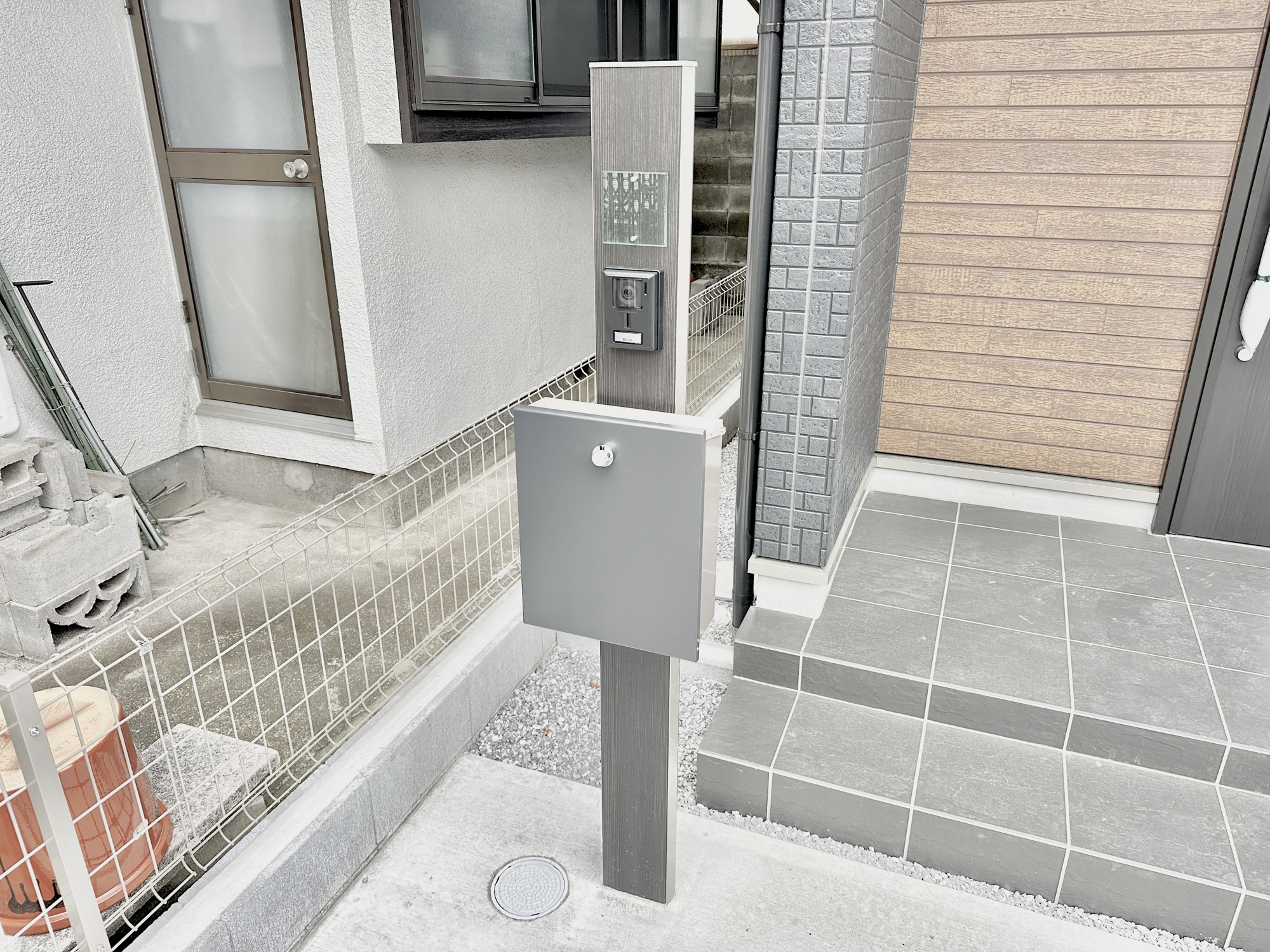 宇都宮市泉が丘７丁目2565　新築住宅全２棟の設備|おしゃれな機能ポールにはポスト、インターフォン、表札設置可能です♪