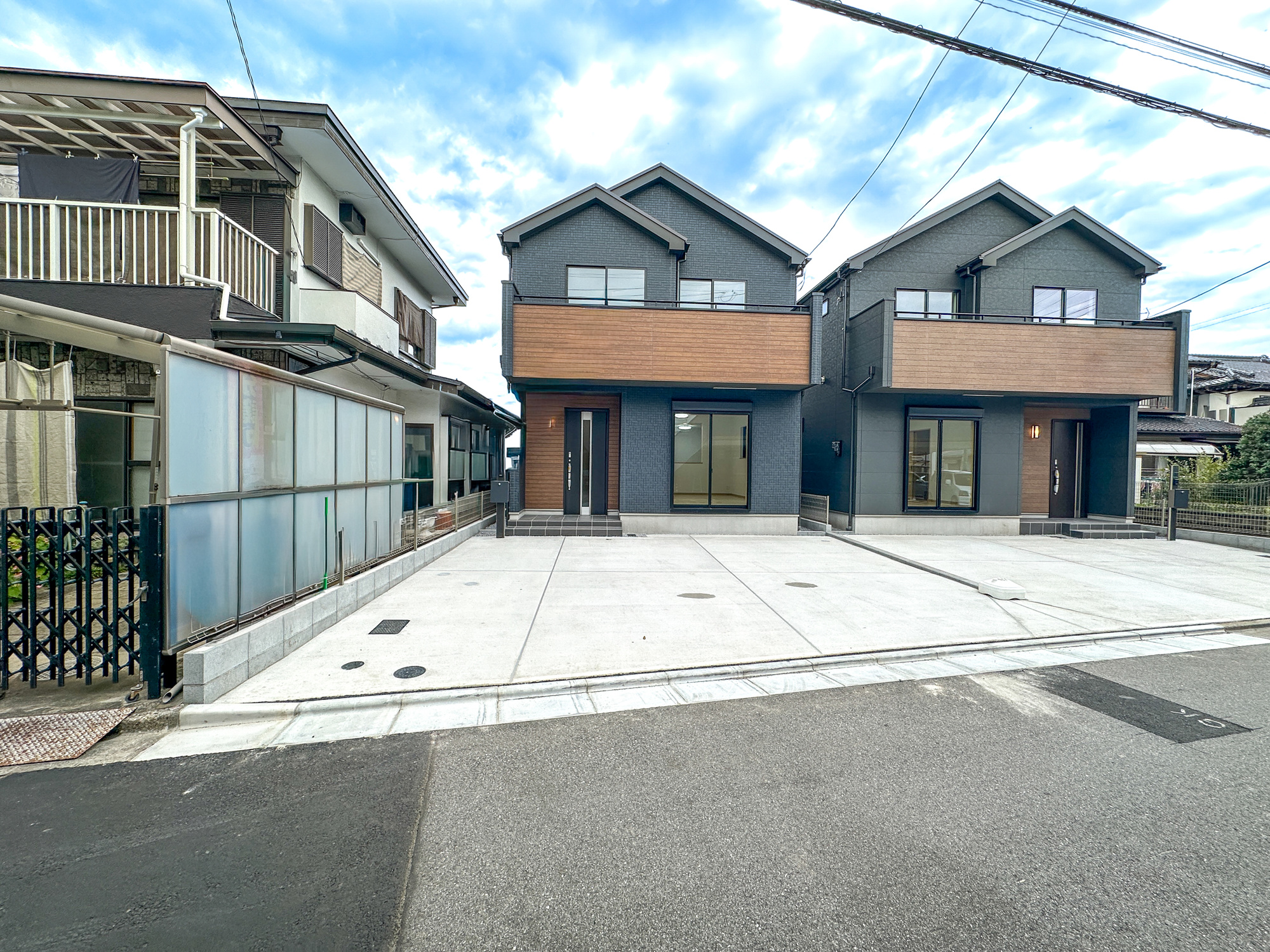 宇都宮市泉が丘７丁目2565　新築住宅全２棟の庭|コンクリート施工で除草の手間をはぶけます♪