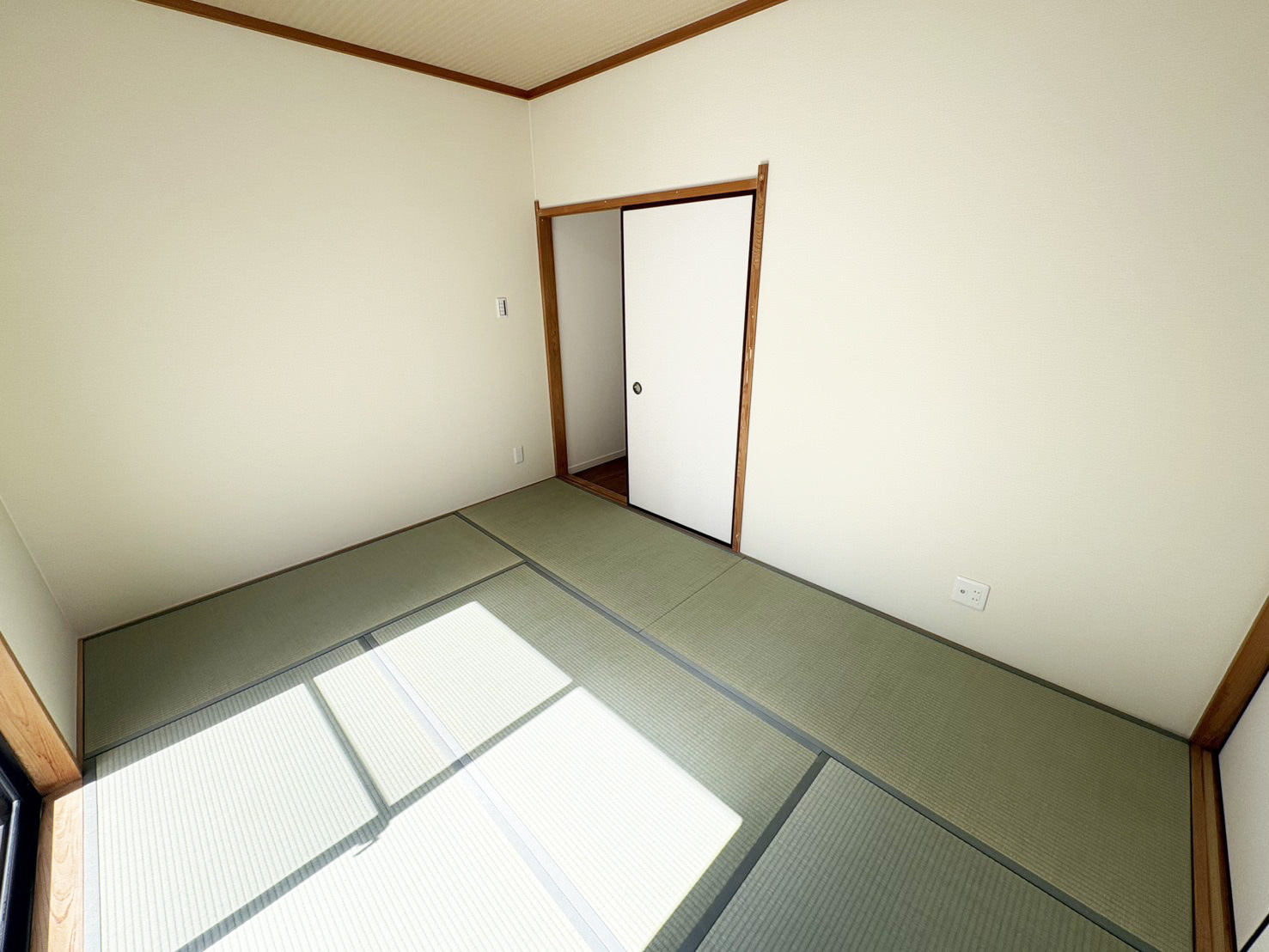 高槻市松が丘二丁目戸建の和室|和室（約６.０帖）です。（令和８年１０月現在）