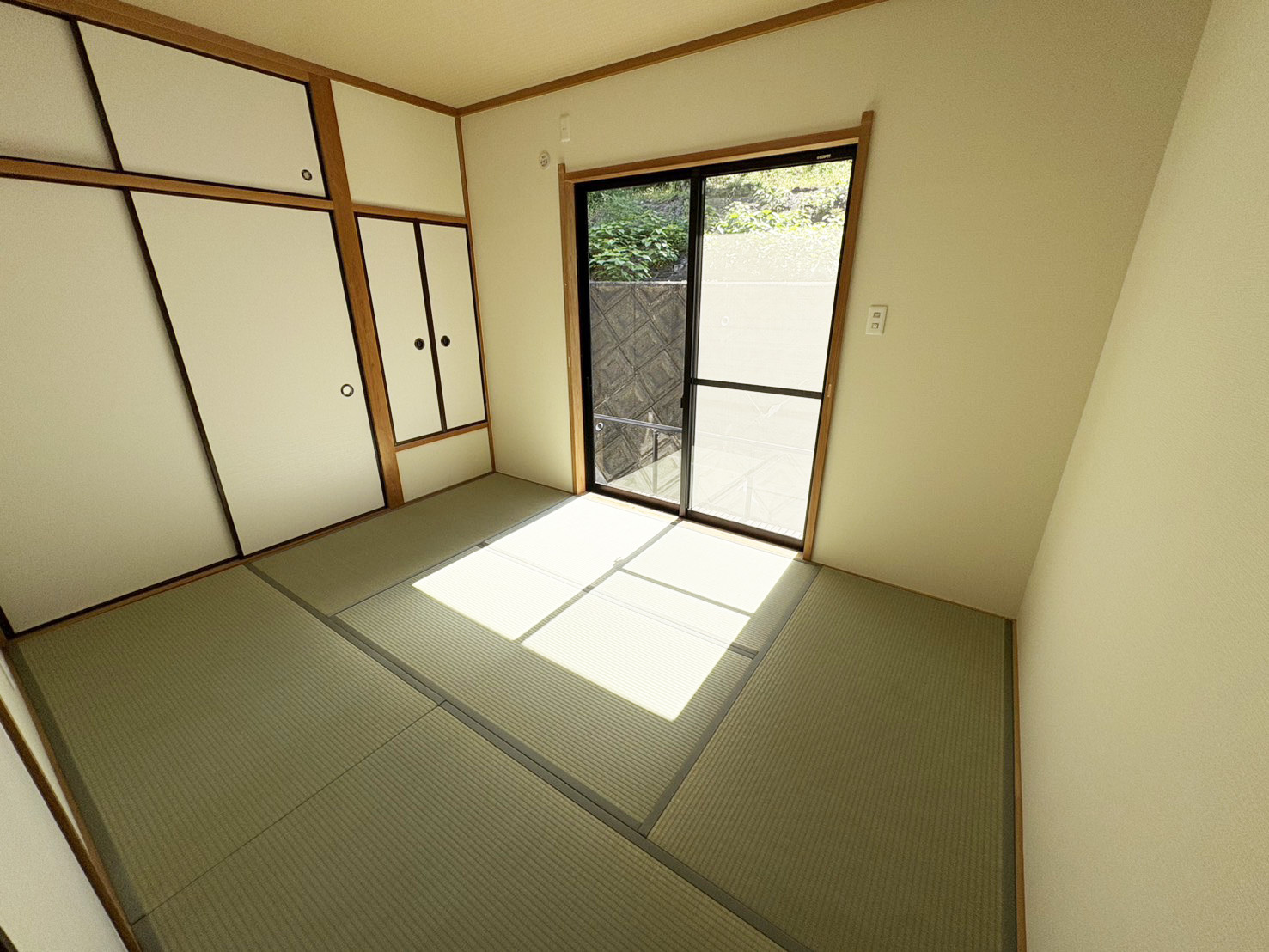 高槻市松が丘二丁目戸建の和室|和室（約６.０帖）です。（令和８年１０月現在）