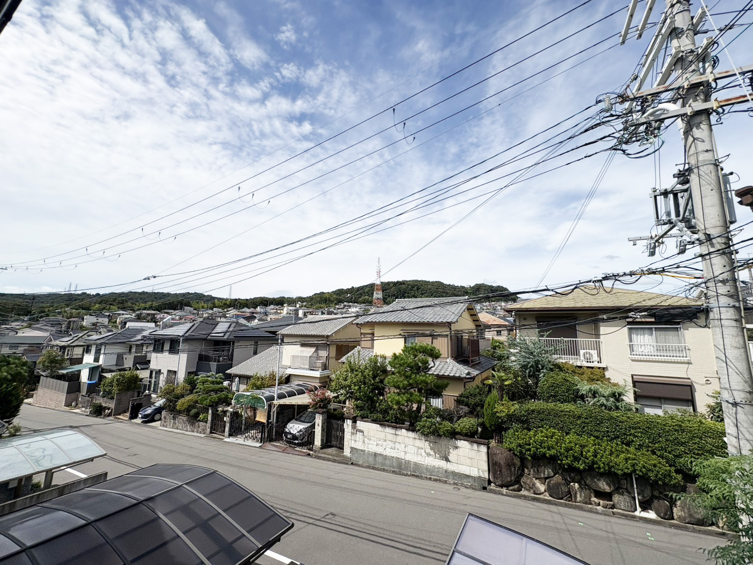 高槻市松が丘二丁目戸建の展望|２階洋室からの北東向きの眺望です。（令和８年１０月現在）