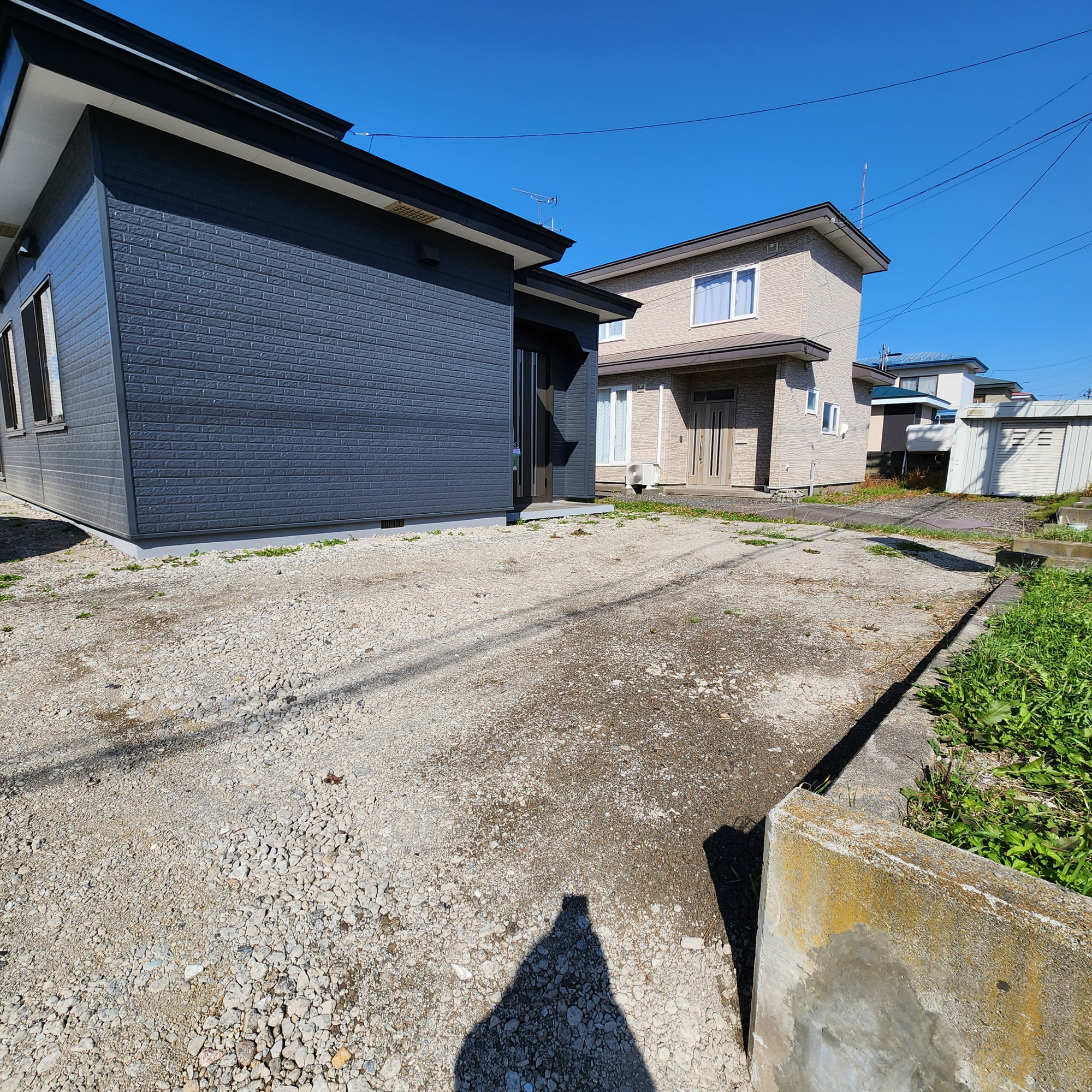 登別市新生町1丁目30-16　リフォーム済中古住宅の駐車場