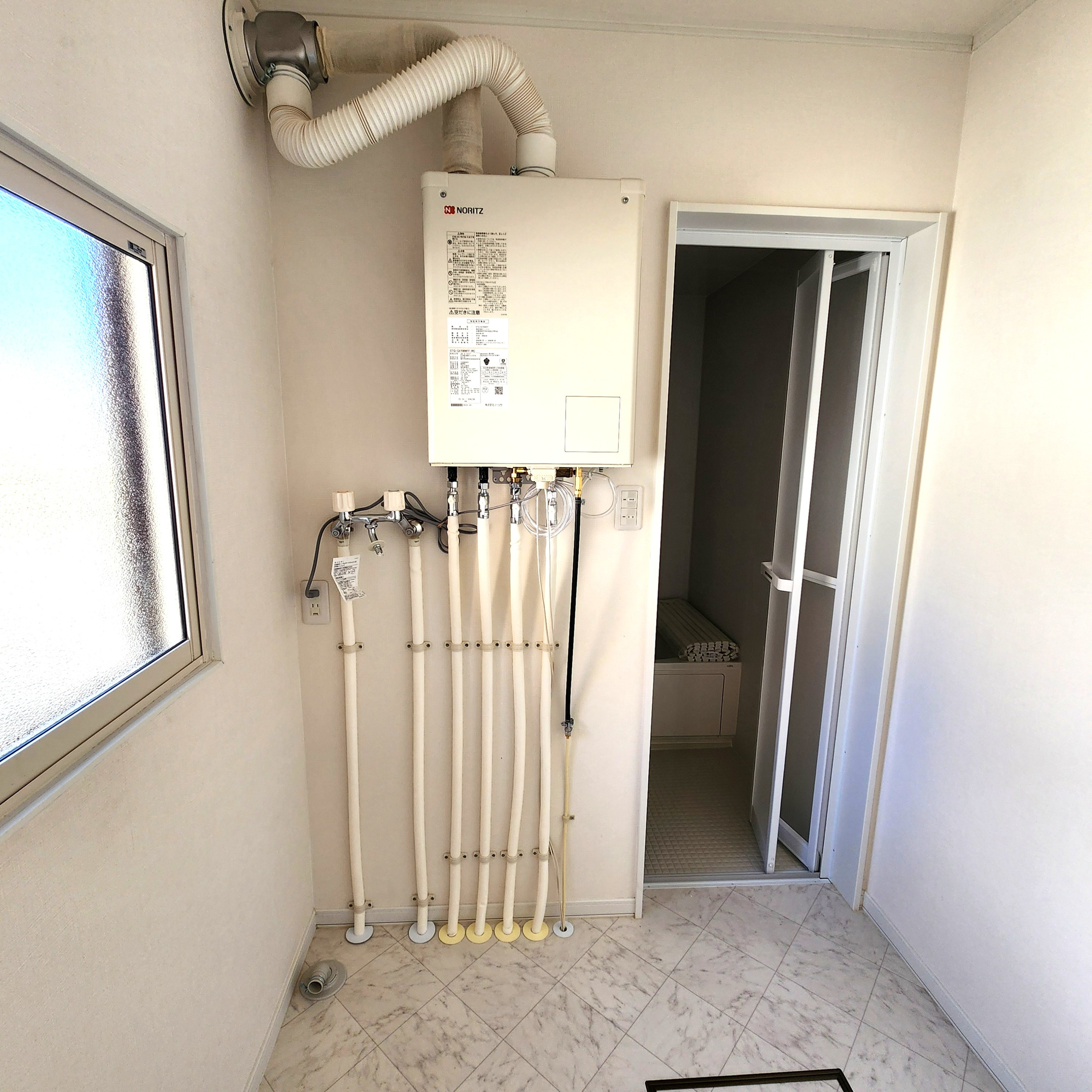 登別市新生町1丁目30-16　リフォーム済中古住宅の玄関