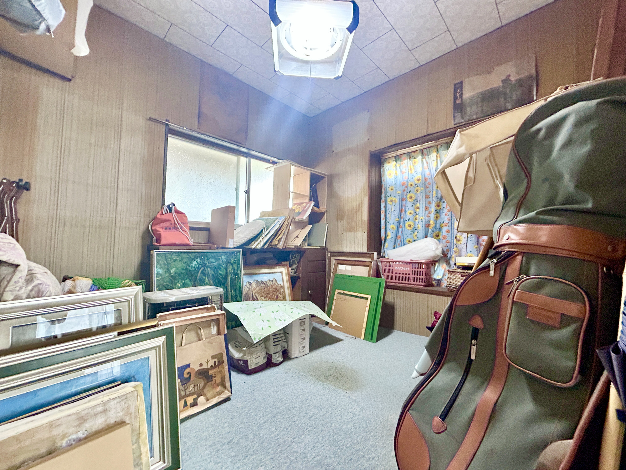 伊勢崎市豊城町　中古住宅の洋室|部屋の隅々に明るい光が満ちるお部屋。明るい日差しがあれば、気分もいつもごきげんで温かい空間が生まれます♪
