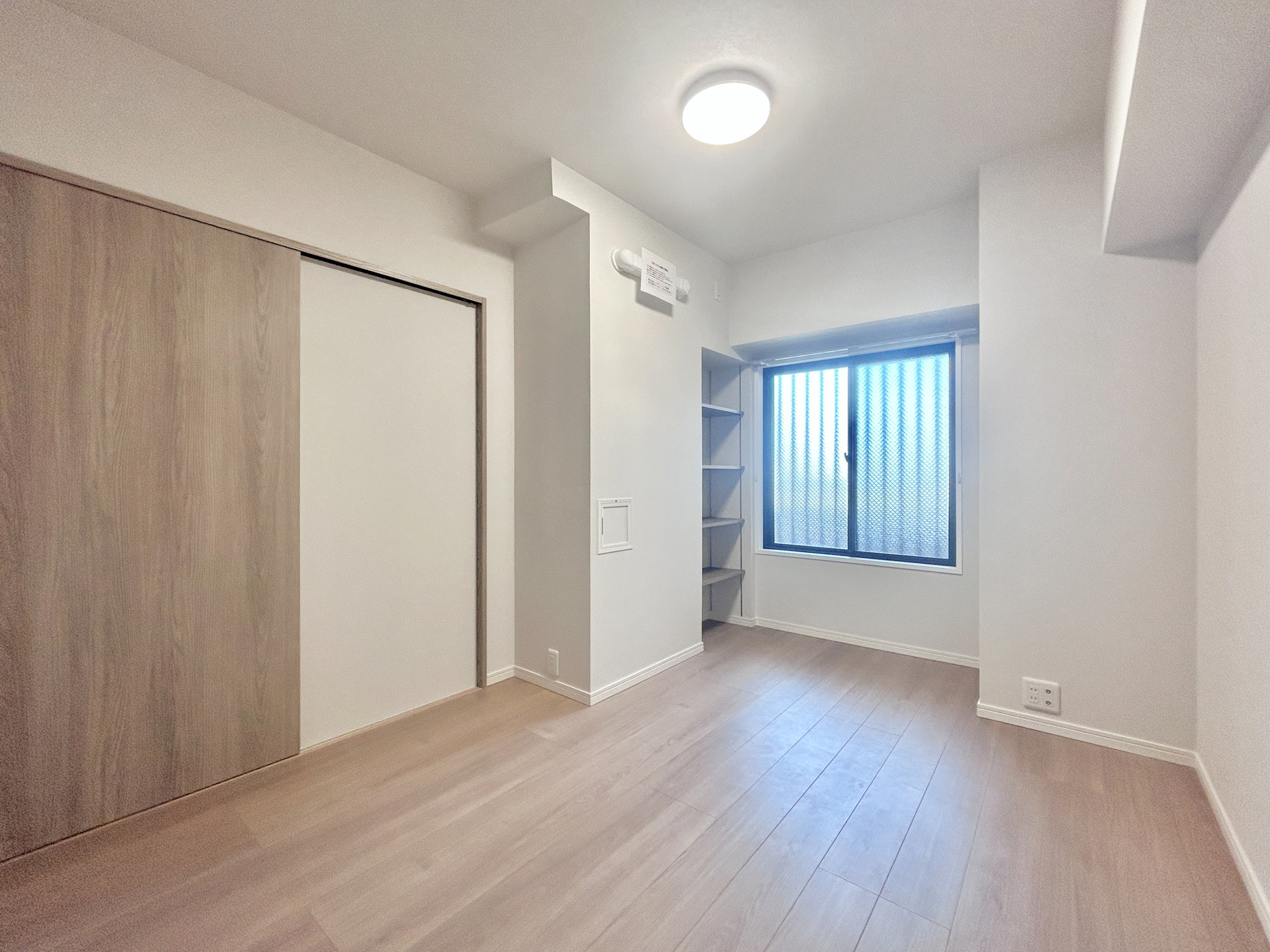 パシフィックパレス大手町　中古マンションの洋室|通風・採光にも優れ、心地よい光と風があふれています。 贅沢といえるほどの豊かな居住性と、プライドを満たすクオリティが見事に調和した住空間。