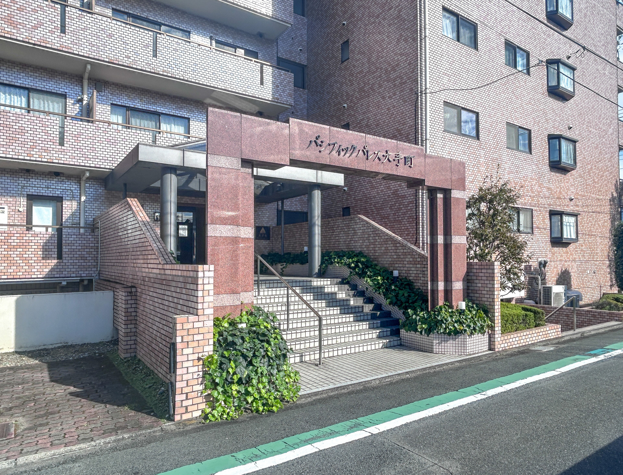 パシフィックパレス大手町　中古マンション|住まいの第一印象を決めるエントランス。明るく開放的な空間で、毎日の帰宅が楽しみですね♪