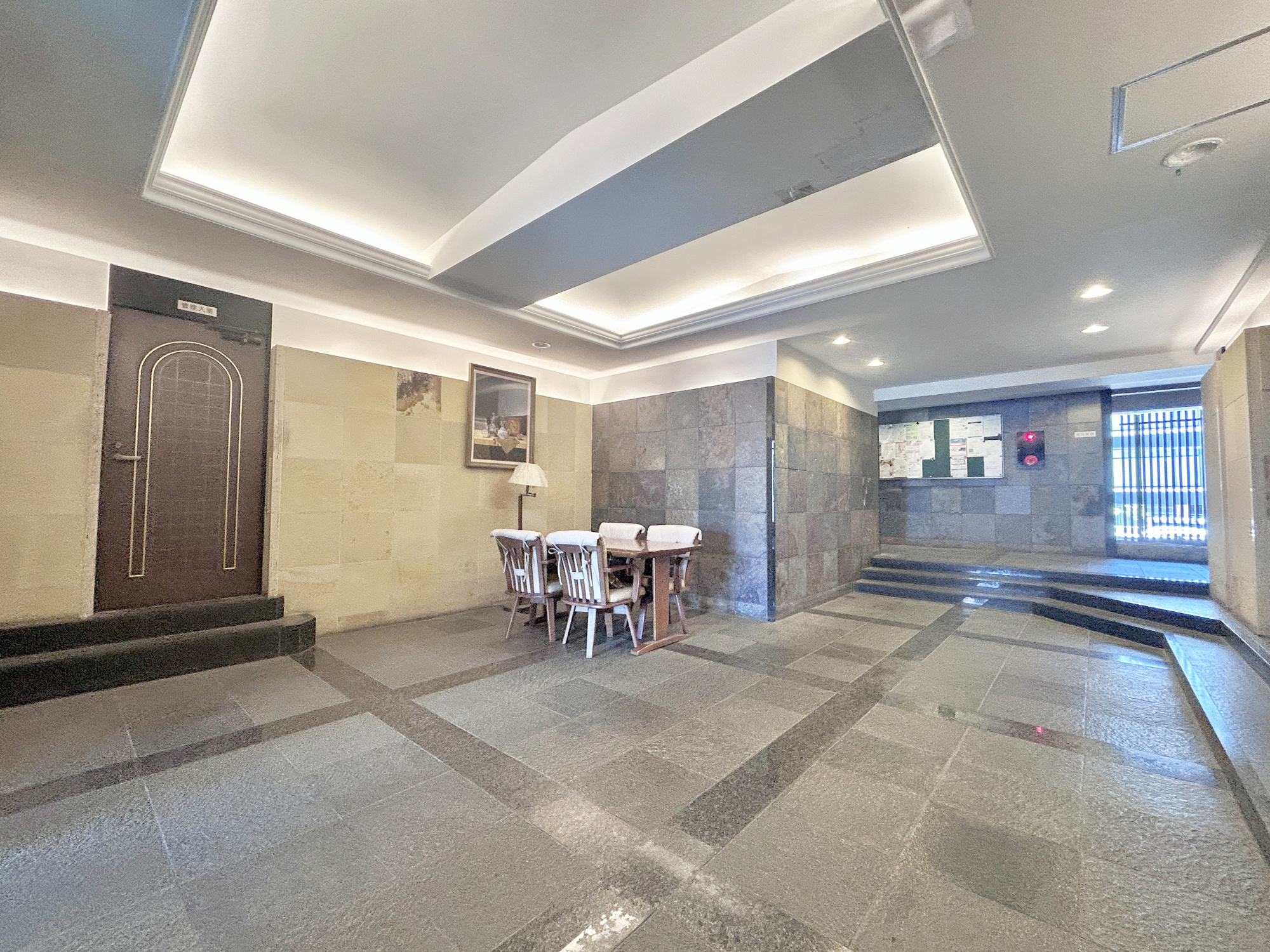 パシフィックパレス大手町　中古マンションのエントランス|ゆとりあるエントランスでゆったりとした印象ですね♪
