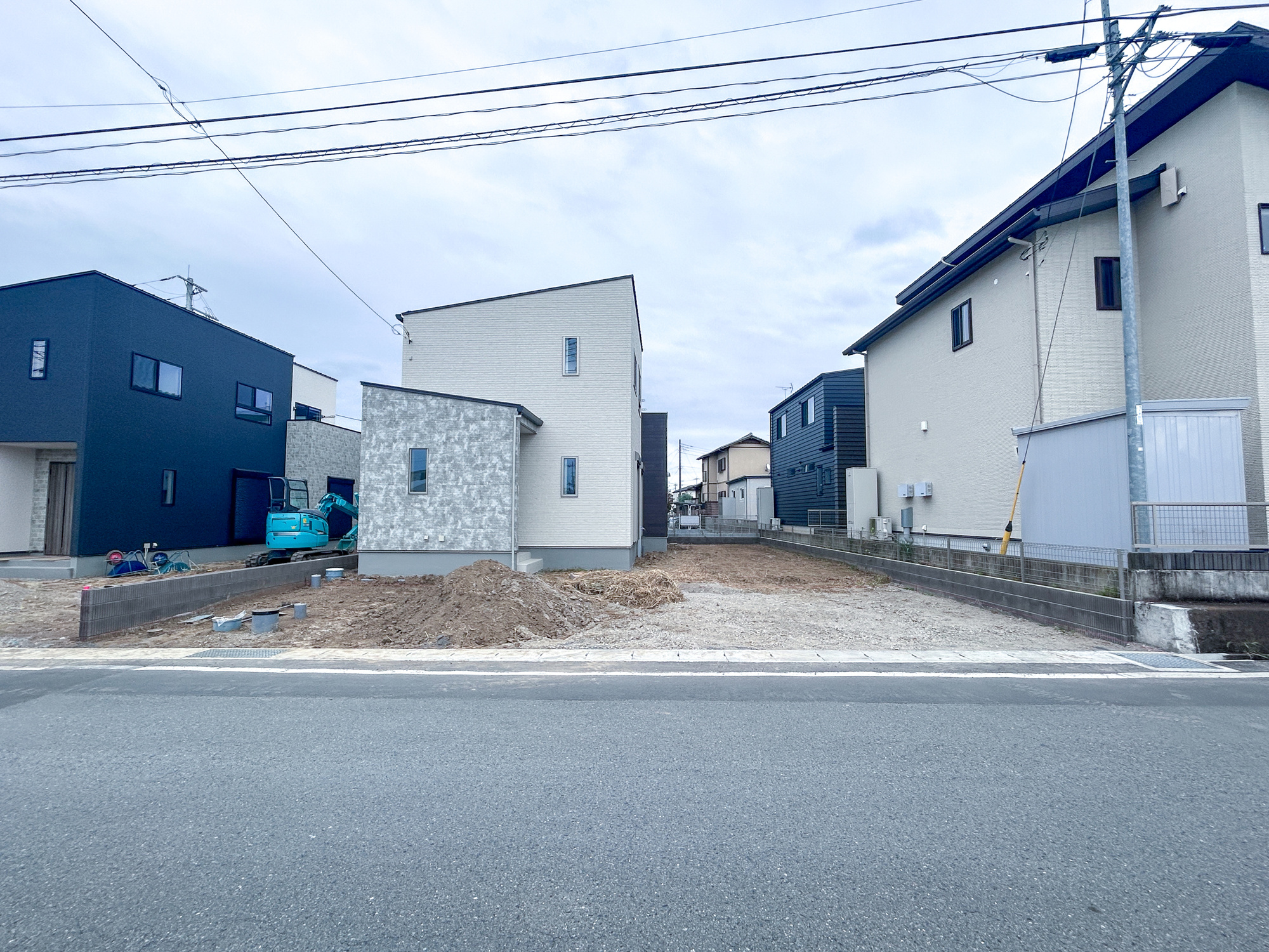 高崎市吉井町吉井第1期　新築住宅全4棟の駐車場|駐車場施工中です！