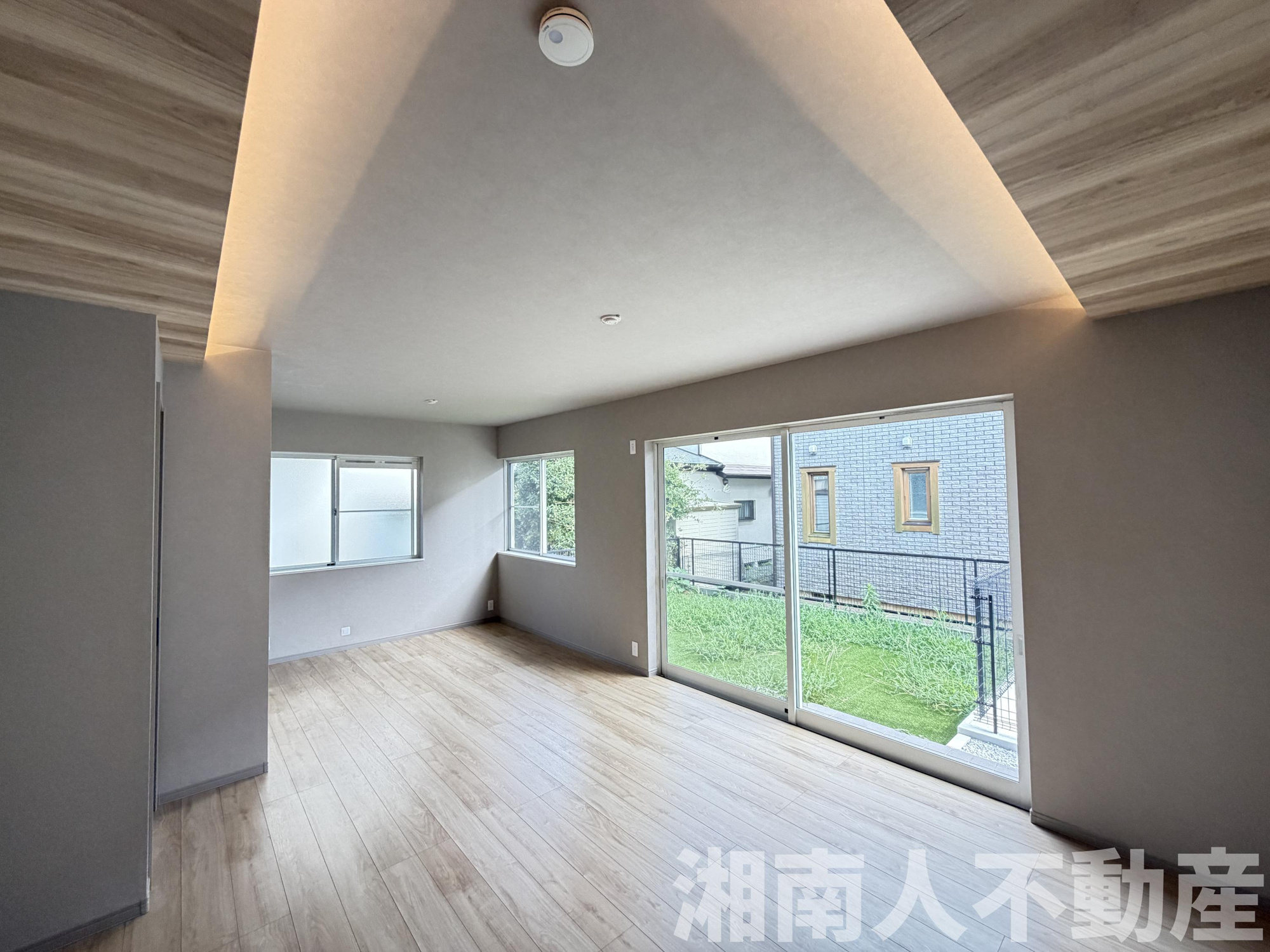 鎌倉市浄明寺６丁目１７－１１戸建の居間・リビング|ゆったり過ごせるリビングです