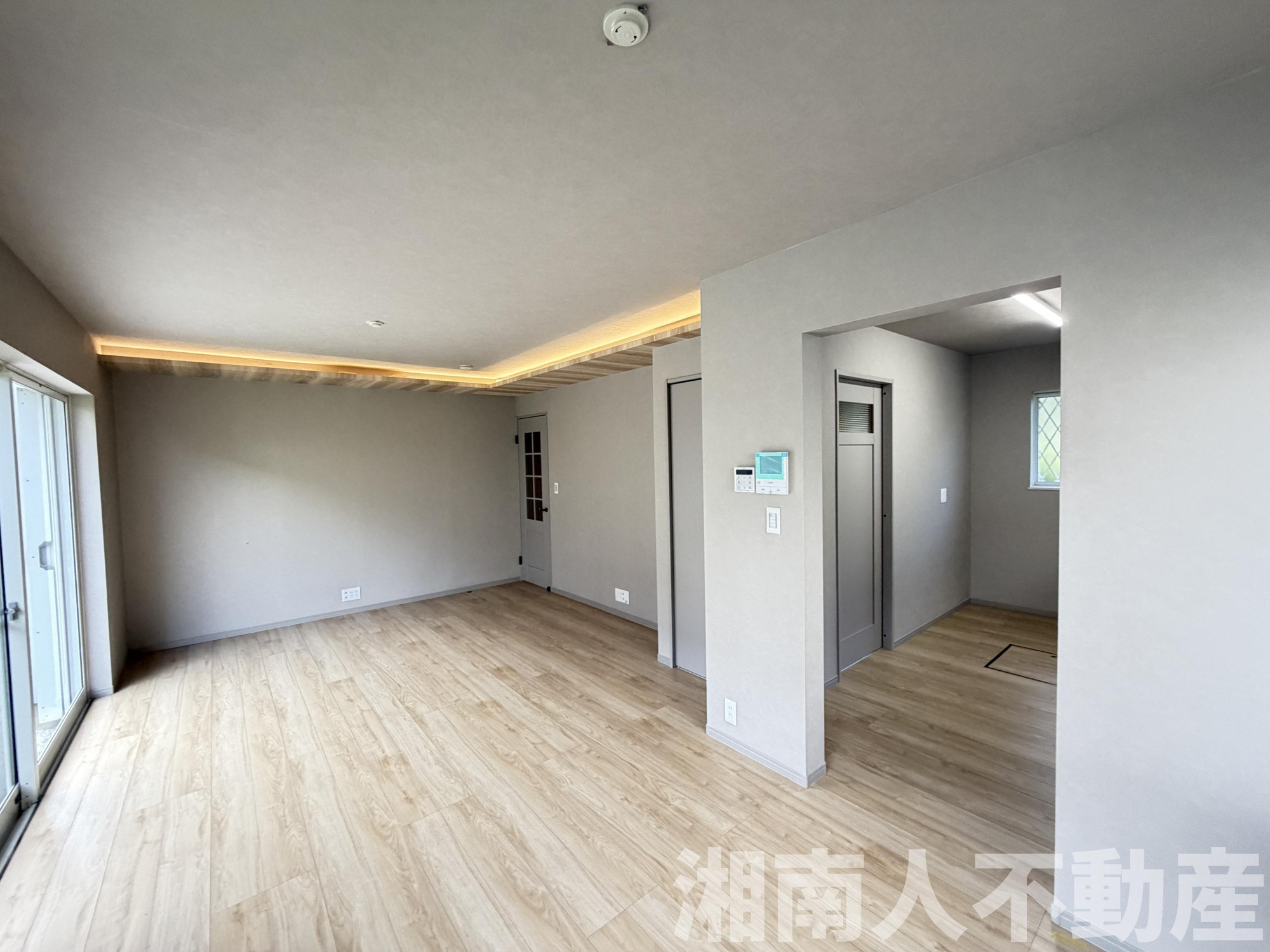鎌倉市浄明寺６丁目１７－１１戸建の居間・リビング|ゆったりとした居間です