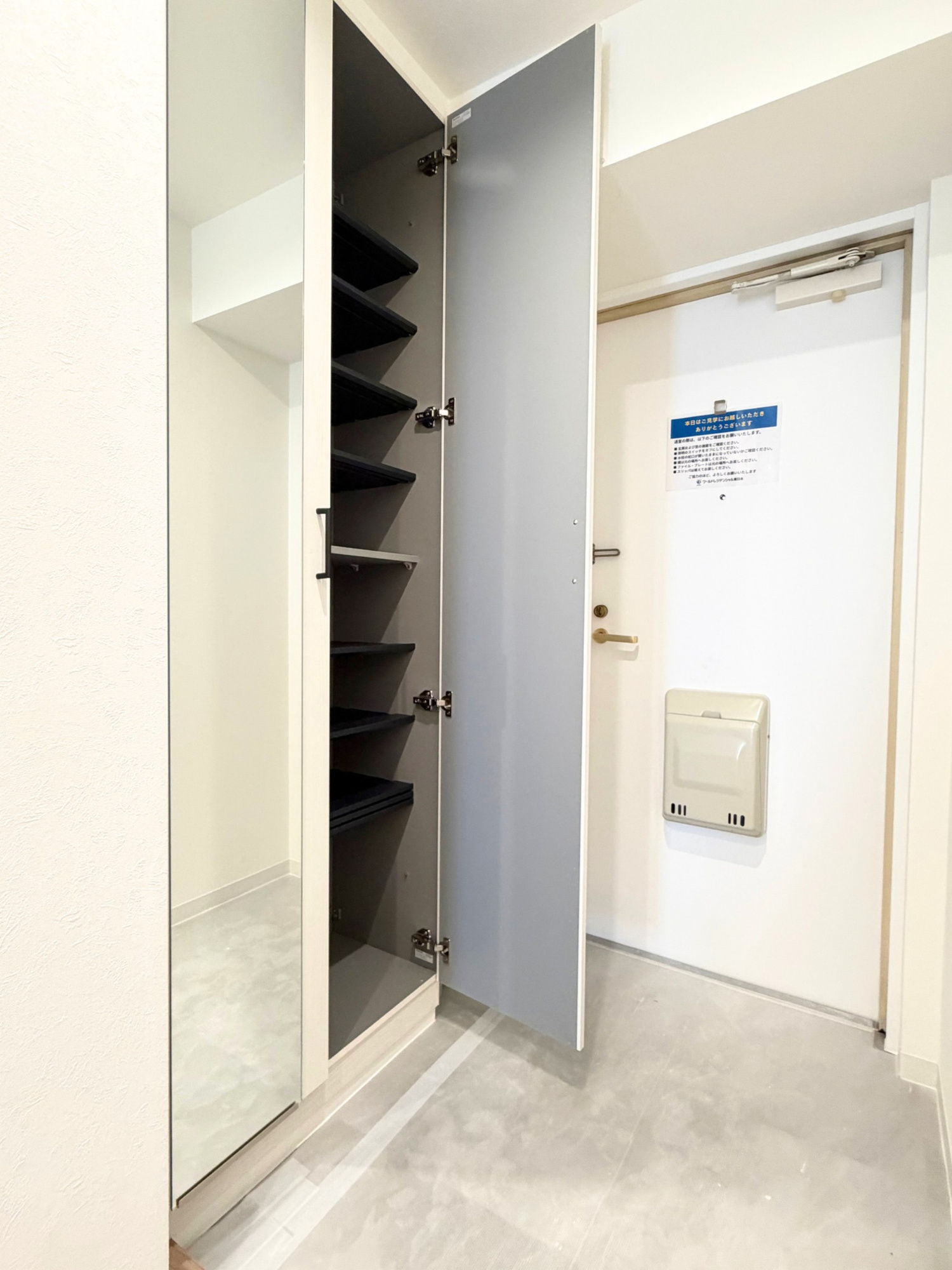 ライオンズマンション山手町の玄関