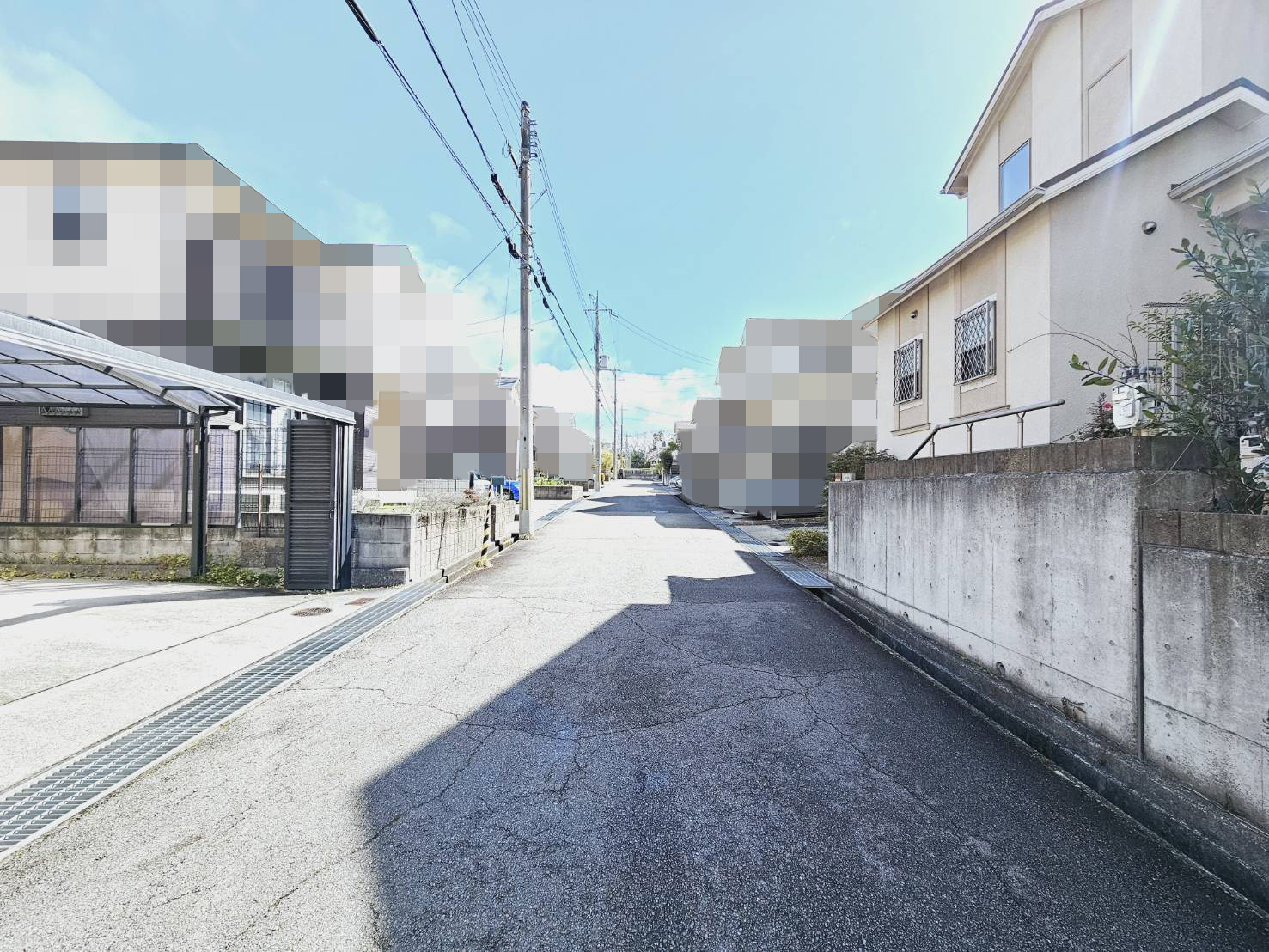 京地３丁目戸建の前面道路含む現地写真|■前面道路幅員約6ｍに間口約12.3m接面