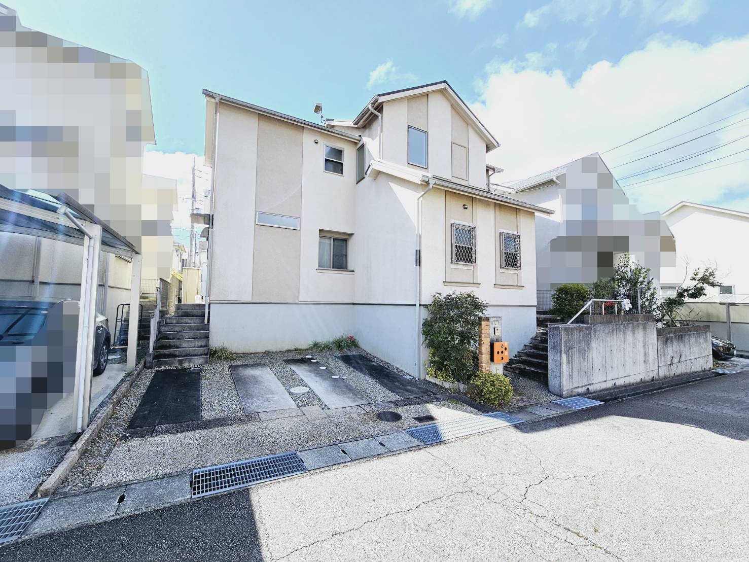 京地３丁目戸建の外観|■土地約51坪・建物約32坪。陽光があたる広い庭付。■カースペース並列2台
