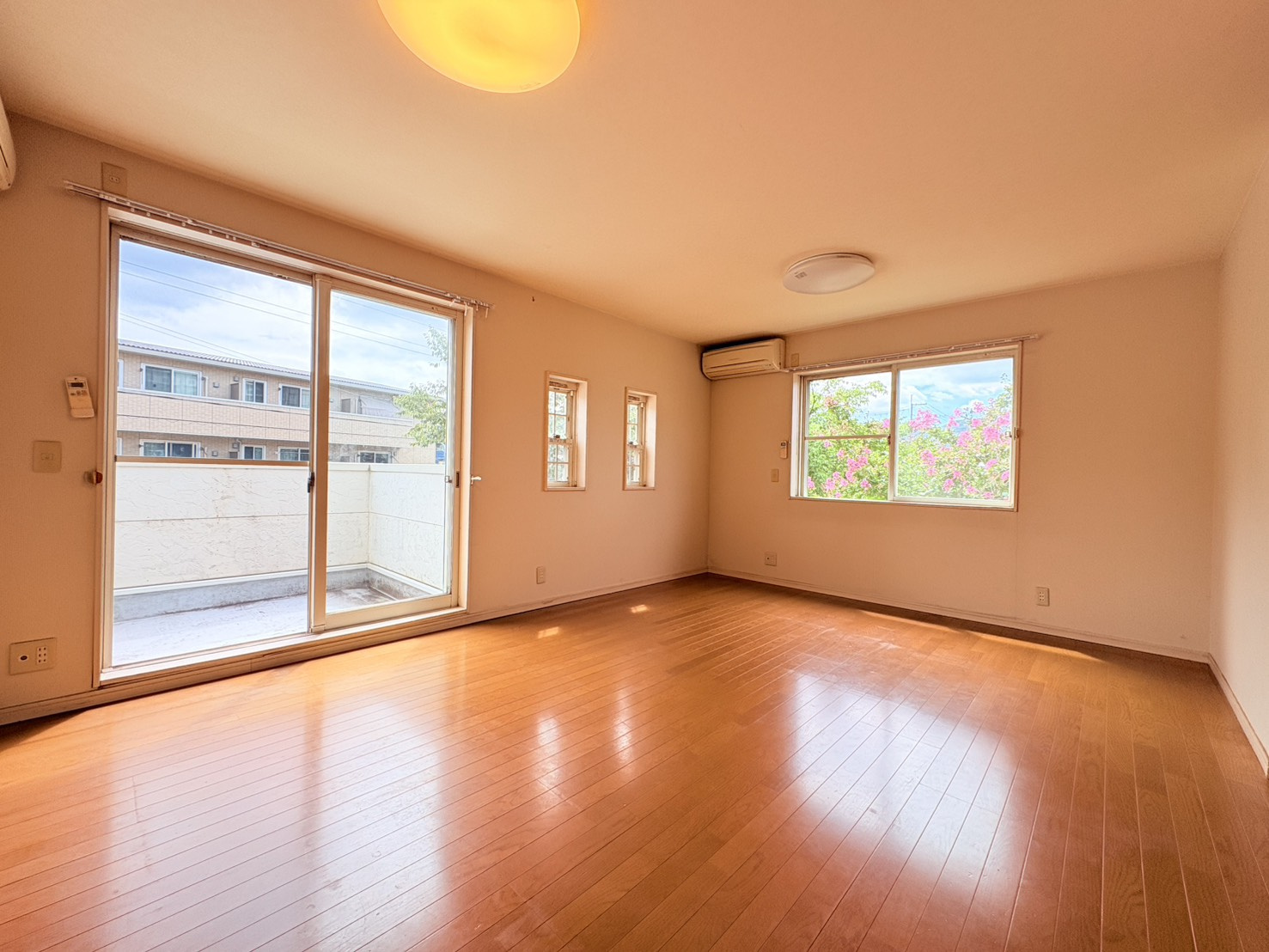 有野中町３丁目一戸建の洋室|ゆったりした洋室です