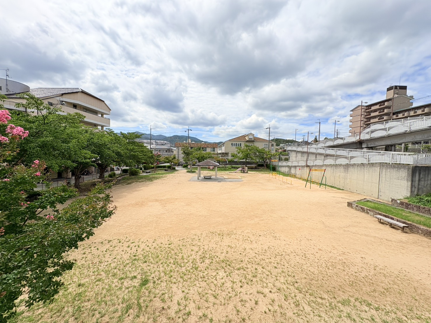 有野中町３丁目一戸建の展望|２階の洋室中部屋からの眺望です。
