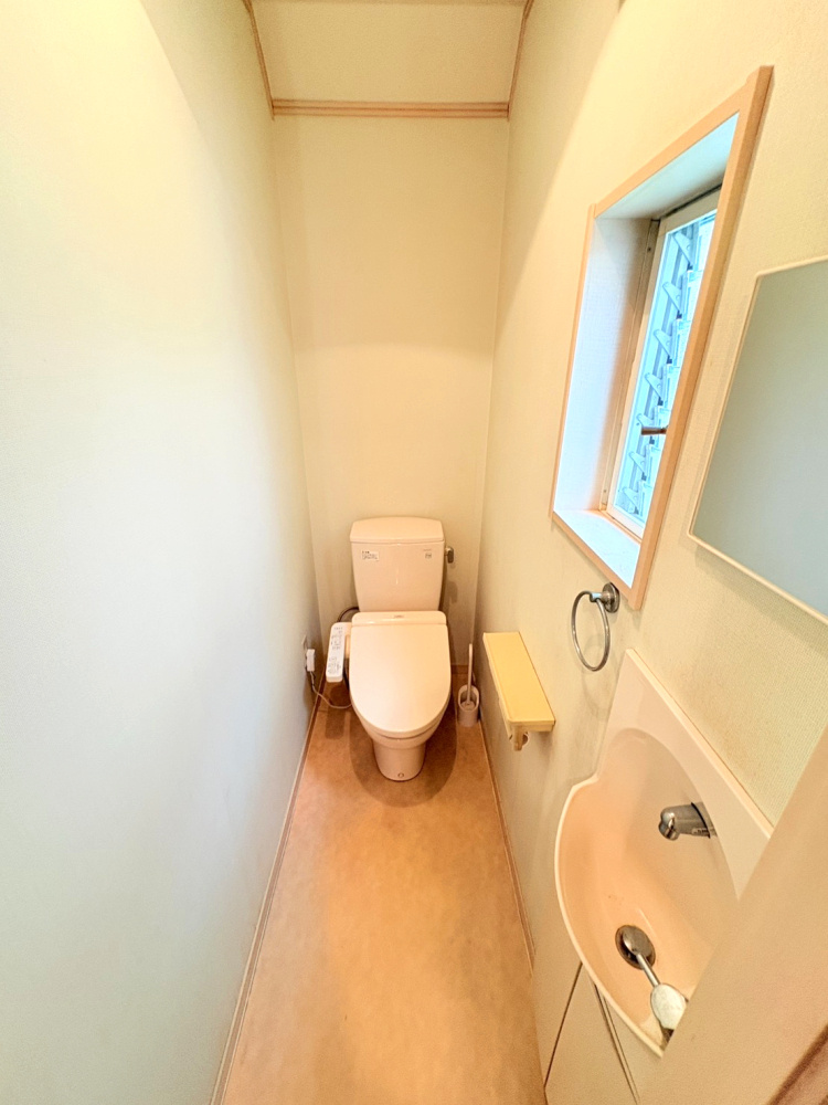 有野中町３丁目一戸建のトイレ|コンパクトで使いやすいトイレです