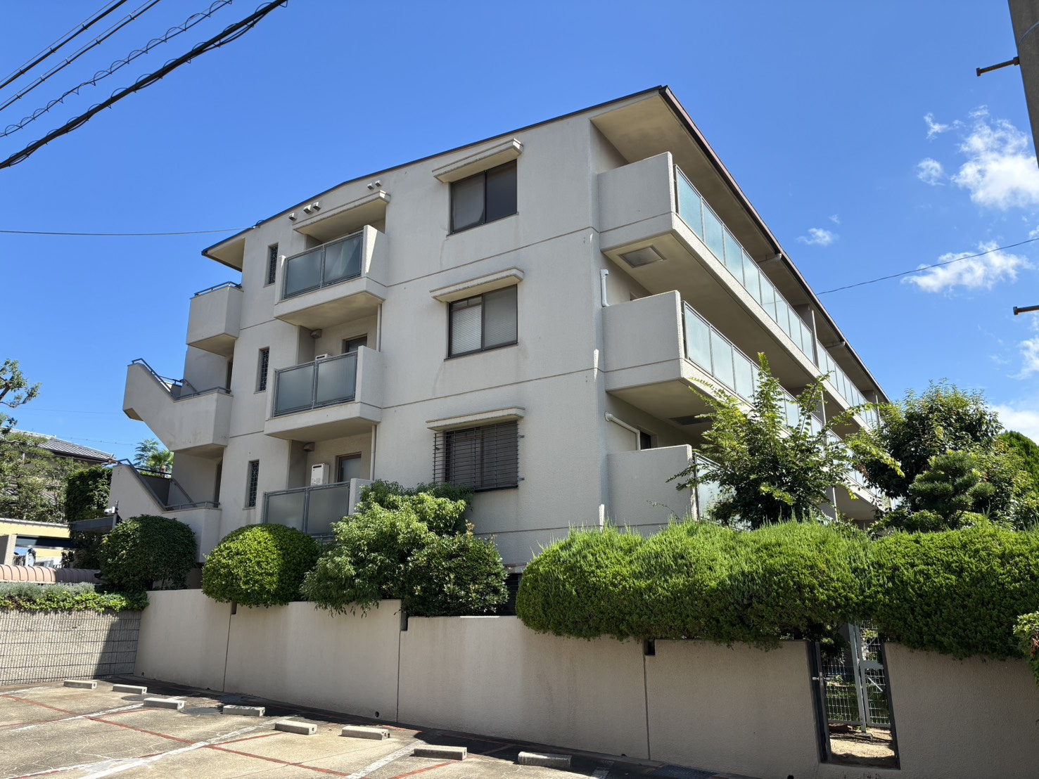 ファミーユ住吉牛神前北棟の外観