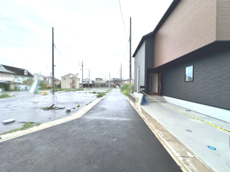 前面道路含む現地写真です