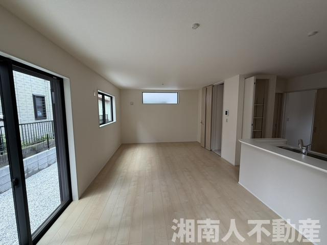逗子市池子２丁目２８３－９１新築戸建ての居間・リビング|ゆったりとしたリビングです
