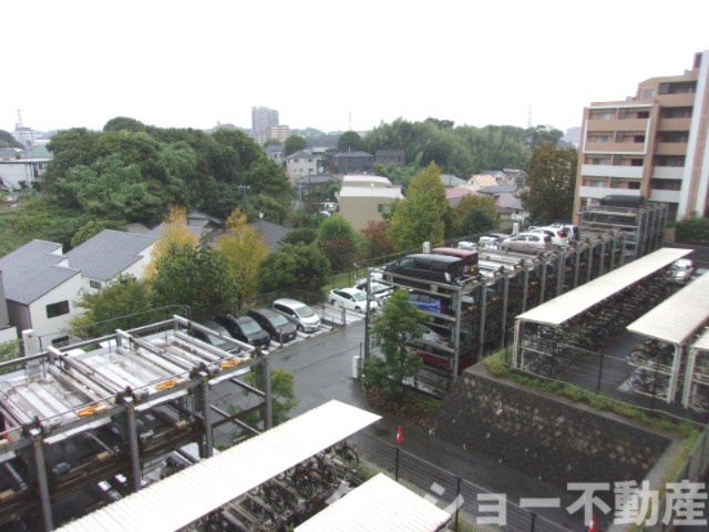 POPTOWNウィズ千葉公園の駐車場