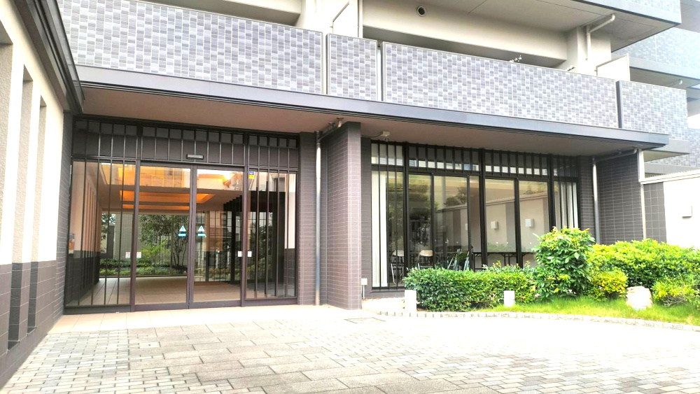 ルイシャトレ岸和田春木のエントランス|ゆとりのあるエントランスです