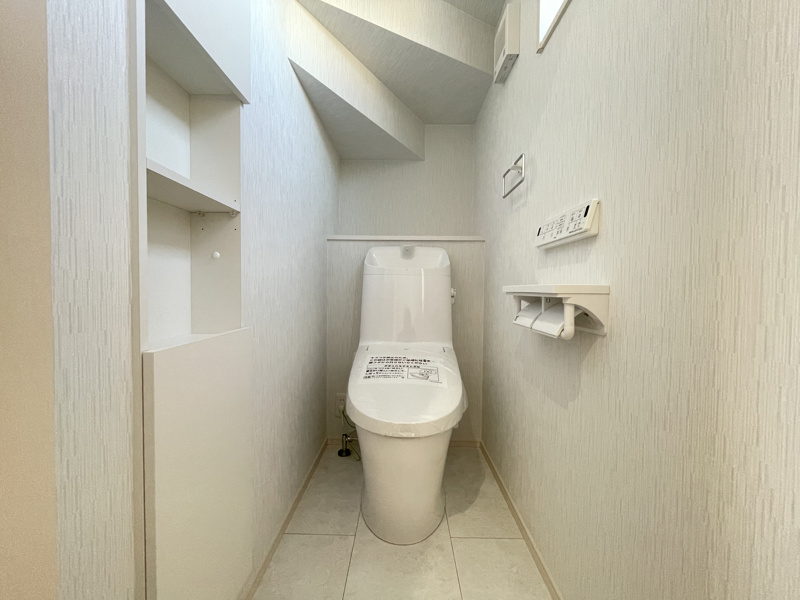 1．2階、2か所にトイレがございますので、忙しい朝にも焦ることがないですね。															
														
