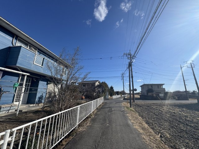 -三丁目不動産-熊谷市久保島の前面道路含む現地写真