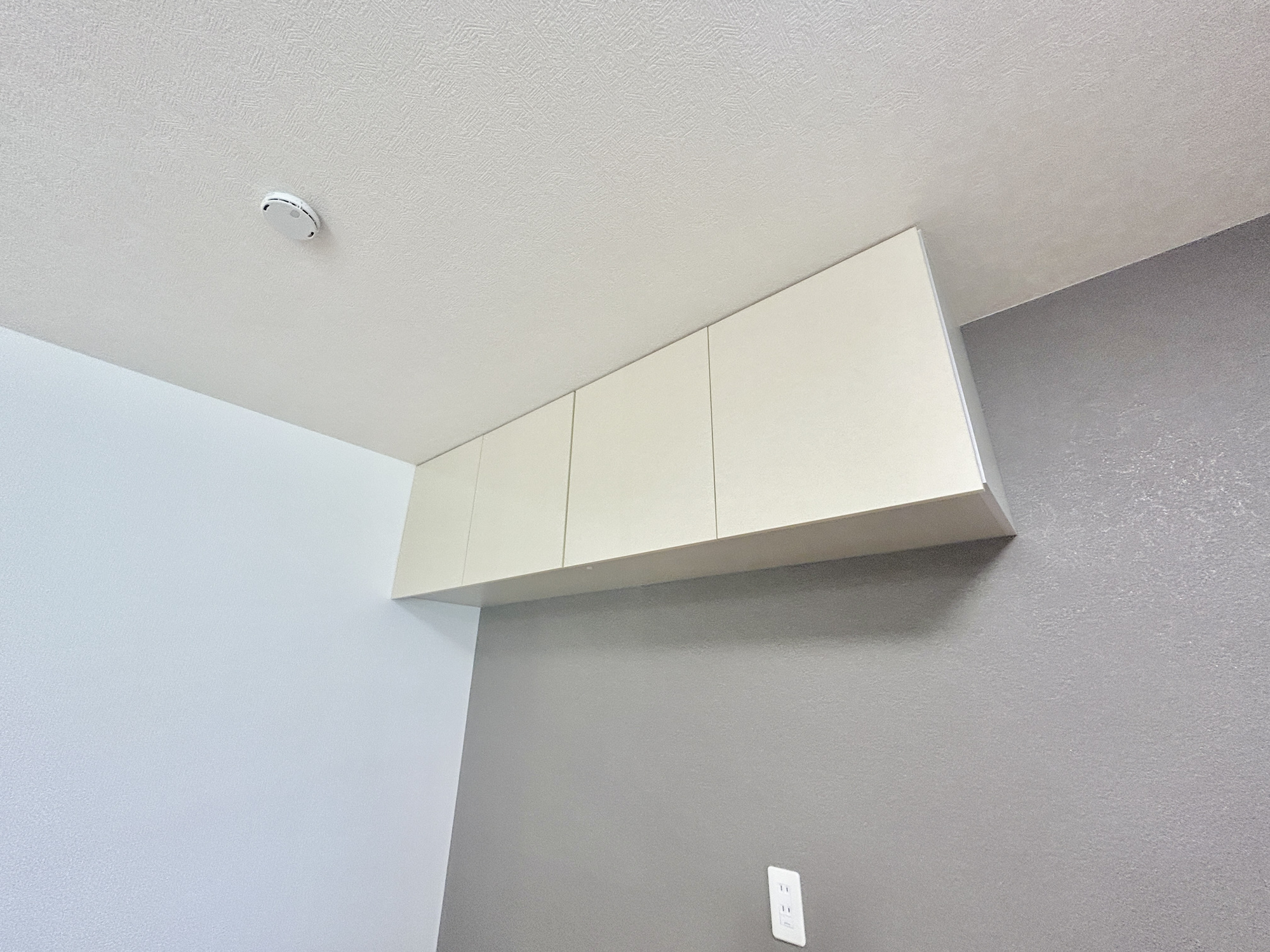 高崎市八千代町3丁目　中古住宅の収納|キッチン後ろには収納棚がついており、たくさんの食器や食材を収納いただくことが可能です！