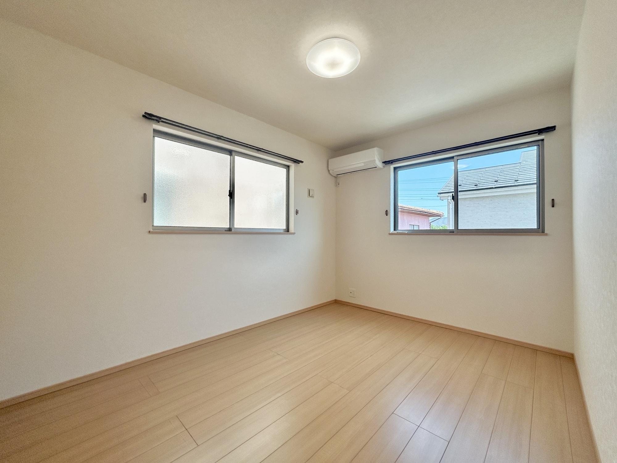 高崎市八千代町3丁目　中古住宅の子供部屋|家族一人ひとりの大切なプライベート空間。趣味に合わせて使って頂けるようシンプルに仕上げてあります。暮らし心地を大きく左右する収納を、適材適所に配置し使い勝手を考慮しました。