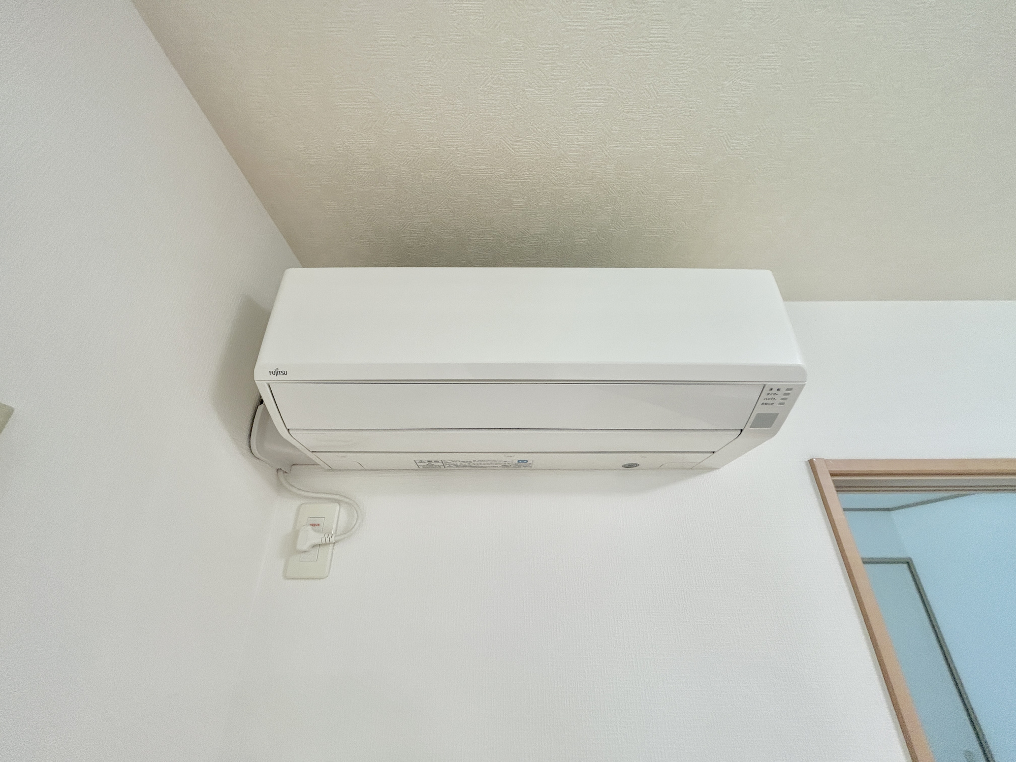 高崎市八千代町3丁目　中古住宅の冷暖房・空調設備|リビングには嬉しいエアコン付き♪