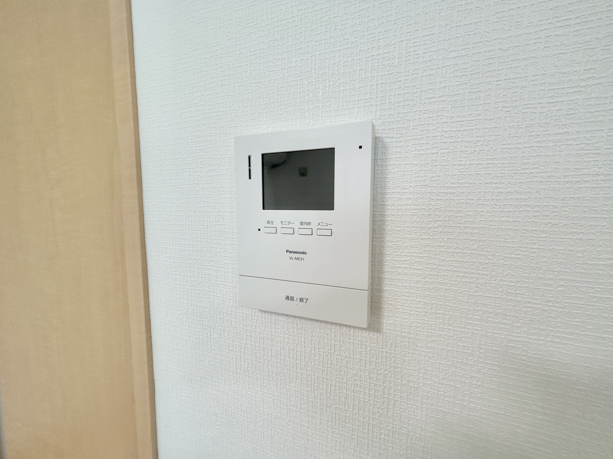 高崎市八千代町3丁目　中古住宅のセキュリティ|TVモニタ付きのインターフォンには録画機能もあるので外出時誰が来たのか確認できます♪ 防犯機能も高く、今では必需品です！