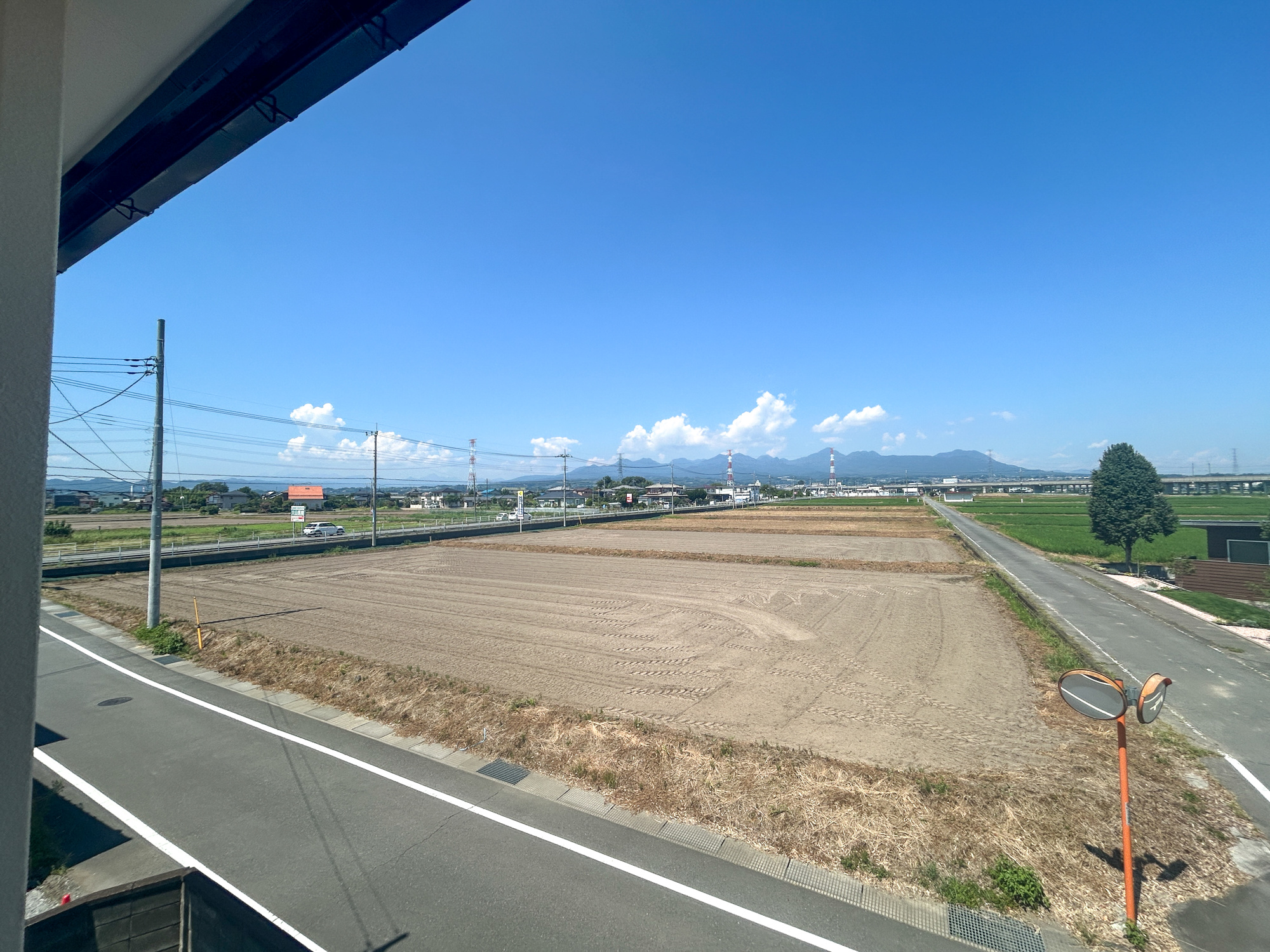 高崎市浜川町　中古住宅の展望|低層の一戸建てを中心とした街並みが整然と続き、周辺は高い建物が建っていないので、採光や開放性に恵まれ、空が広く緑の多い閑静な趣を感じる環境です。