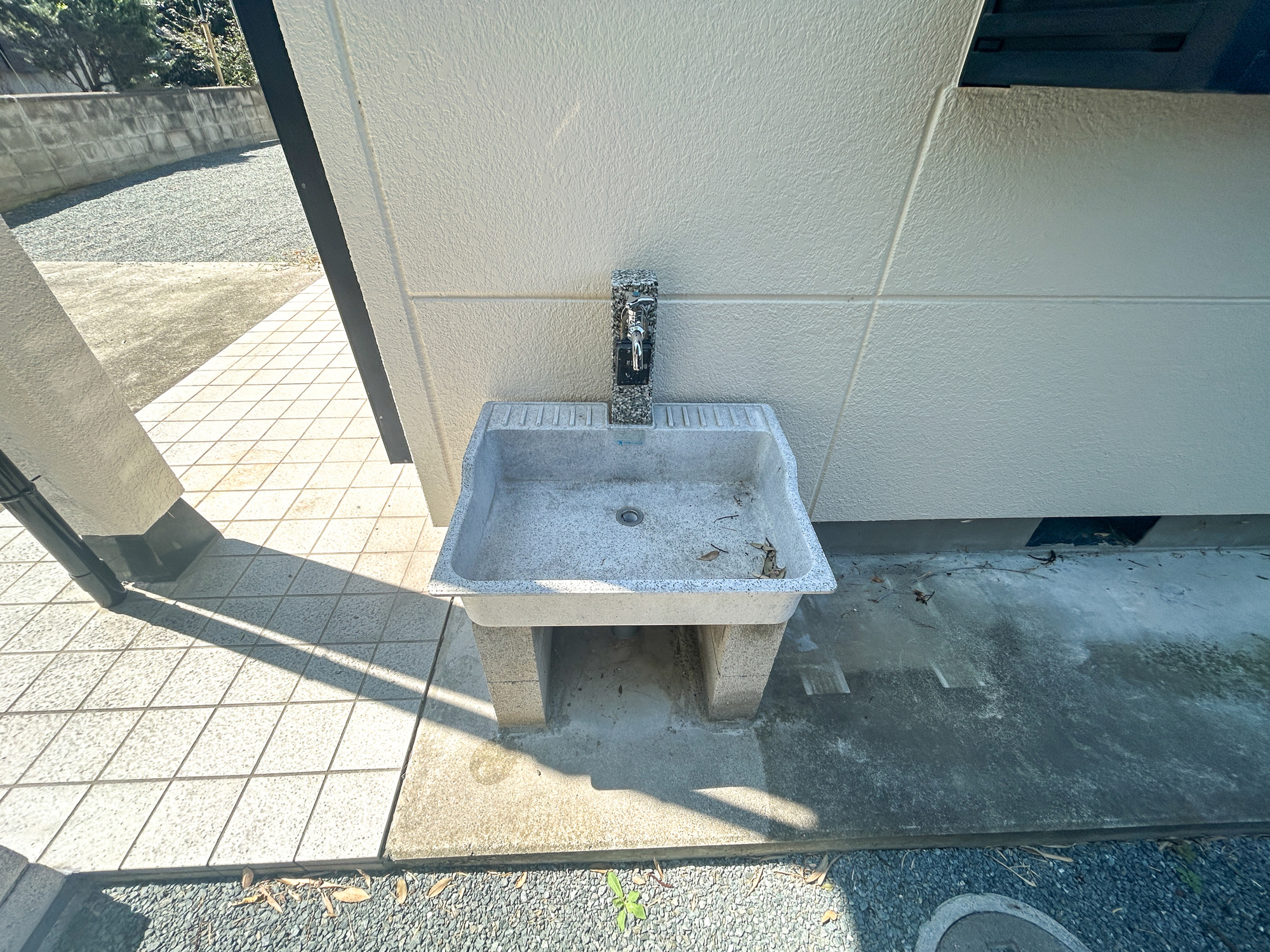 高崎市浜川町　中古住宅の設備|お庭には、立水栓があるのでお子様のお庭遊び後もすぐに手洗いが可能です♪				