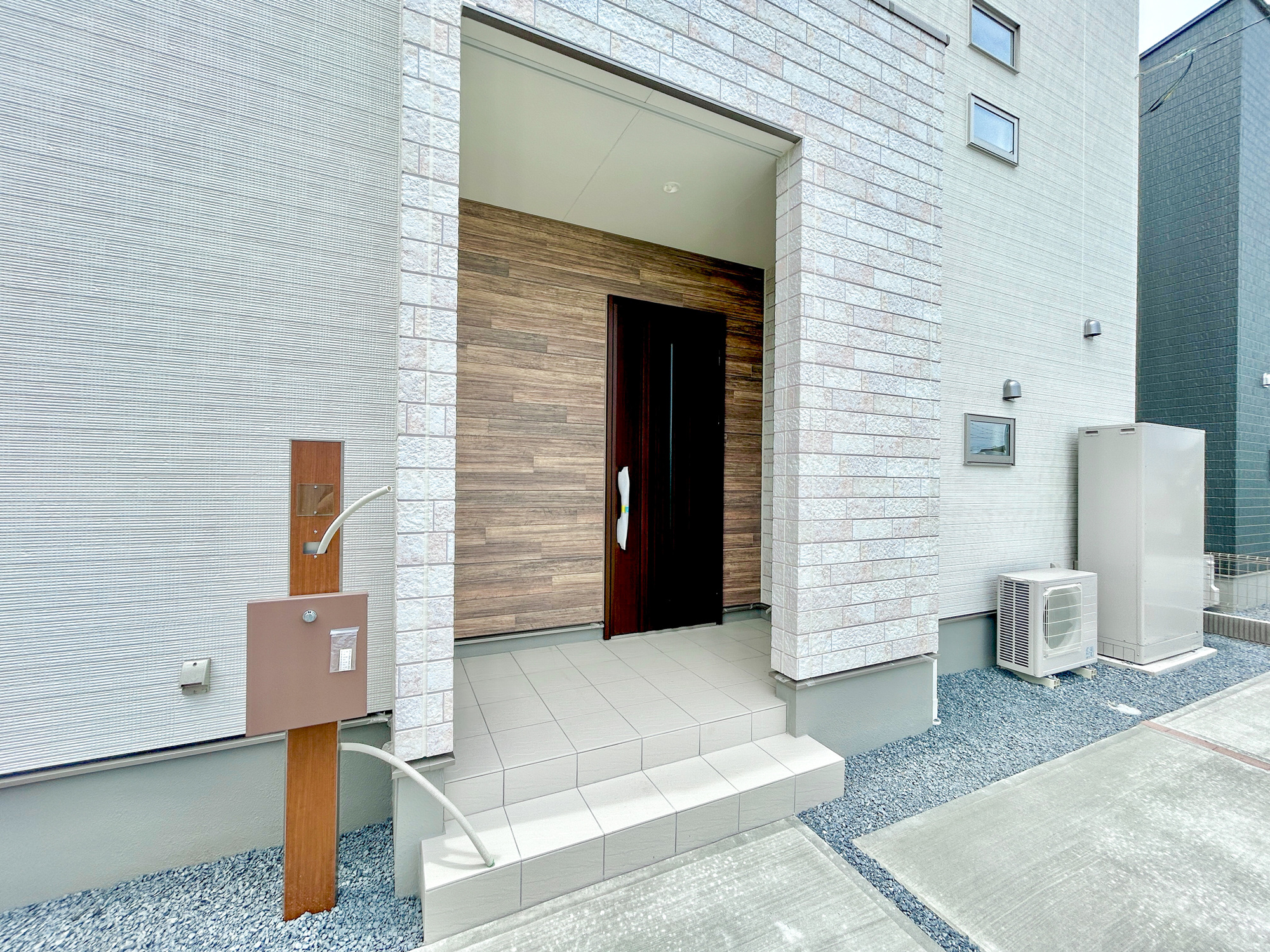 高崎市片岡町第10期　新築住宅全6棟の玄関|同社施工例