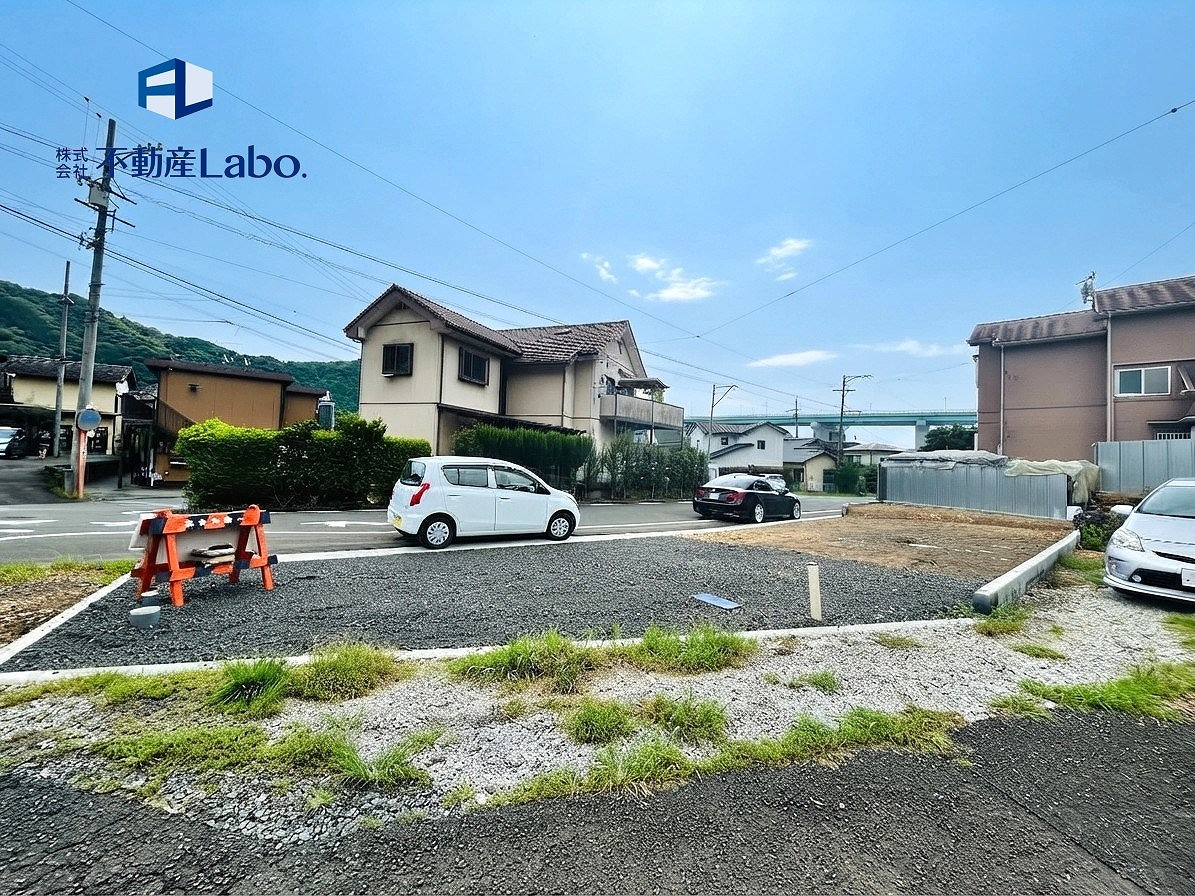 ハートフルタウン　静岡市葵区北2丁目2140番　全1棟　の外観|カースペースとは別に、プライベートなお庭スペースも確保♪