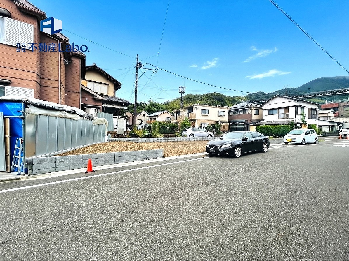 ハートフルタウン　静岡市葵区北2丁目2140番　全1棟　の前面道路含む現地写真|全面道路は7.8ｍあり、駐車や車同士のすれ違いもラクラク♪