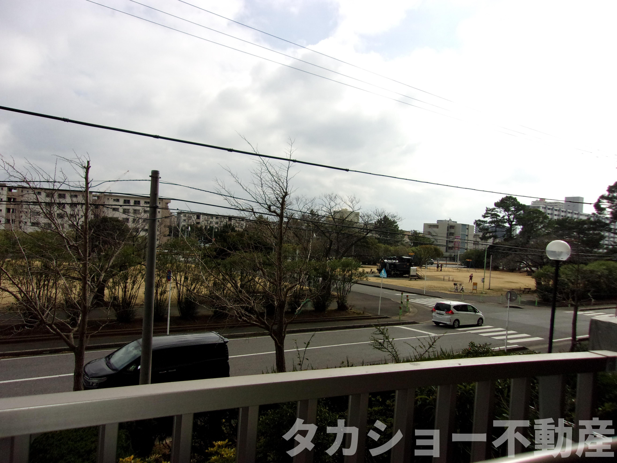 稲毛東映マンション A棟の展望|前面公園ですので、2階ですが眺望良好です。
陽当りも良い気持ちの良いお部屋です!!