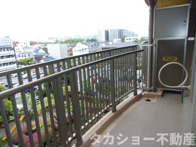 稲毛東映マンションB棟の展望|バルコニー側が敷地内（駐車場）のため、将来的にも眺望・陽当り確保されております。