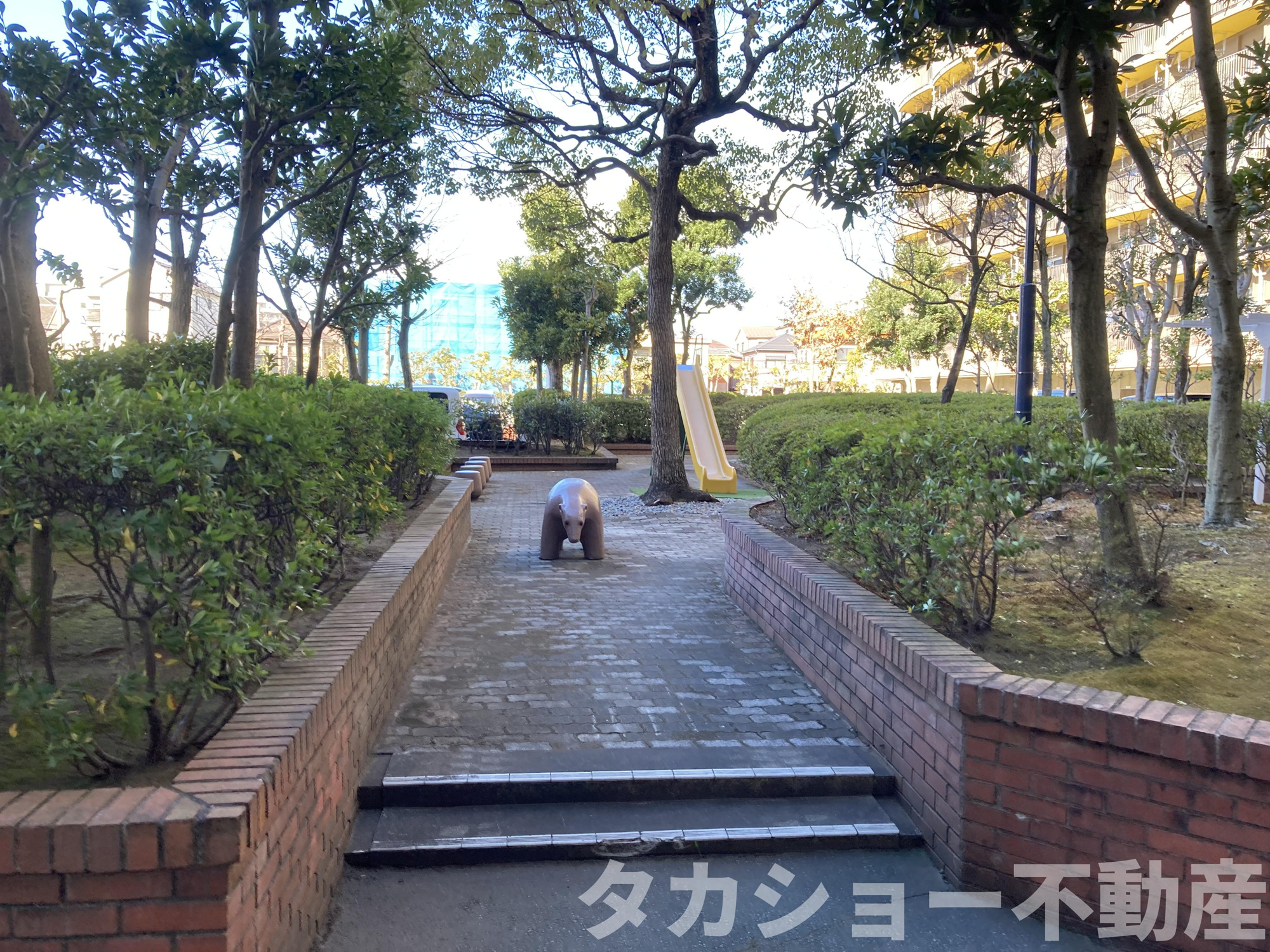 稲毛東映マンションB棟のその他共用部分|敷地内に小さいですが広場が御座います。