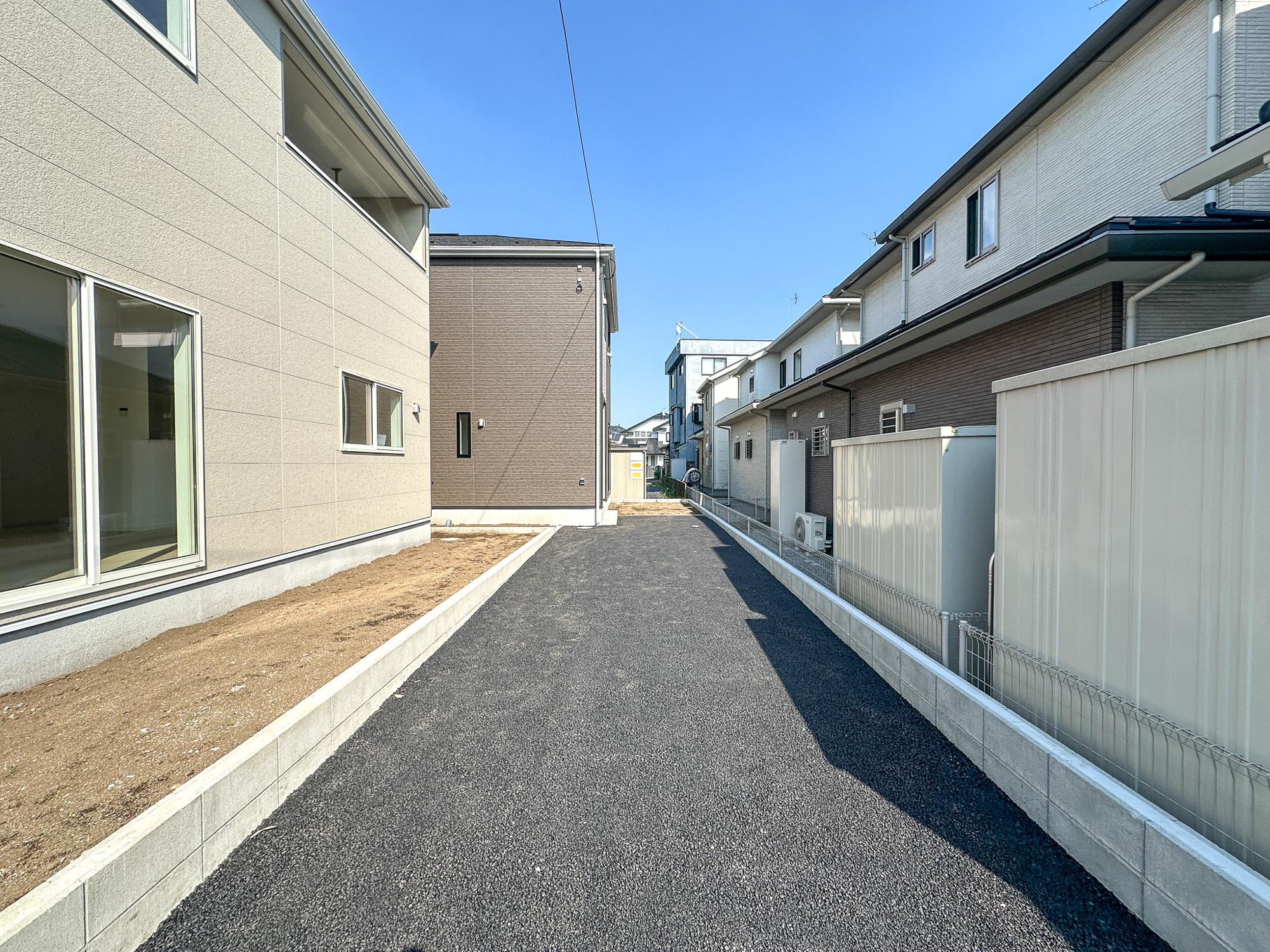 宇都宮市東峰町の新築一戸建の駐車場|車庫土間施工、駐車3台可能です(^^♪