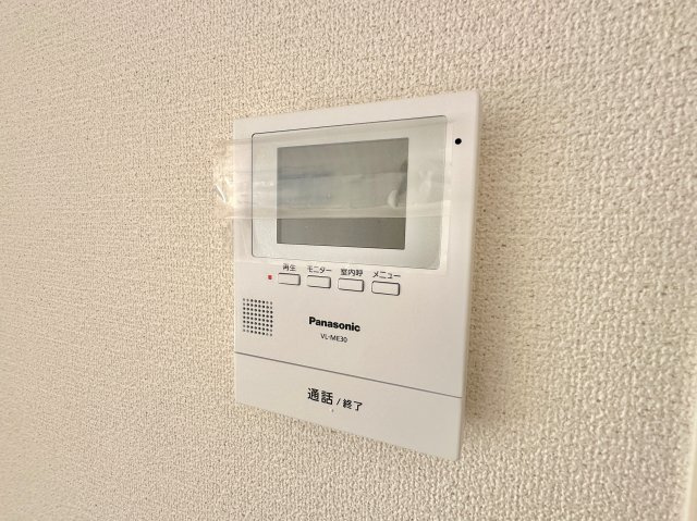 小山市大字神鳥谷の新築一戸建のセキュリティ|【同社施工例】TVモニタ付きのインターフォンには録画機能もあるので外出時誰が来たのか確認できます♪ 防犯機能も高く、今では必需品です！