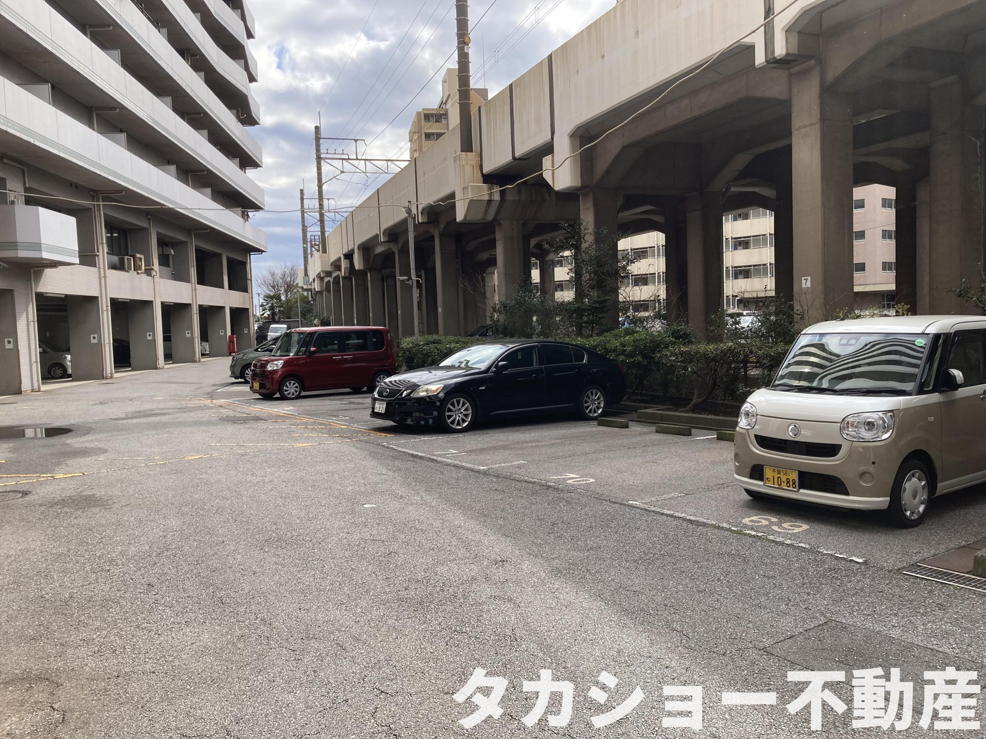 ロイヤルステージ本千葉の駐車場|駐車場の用意があります