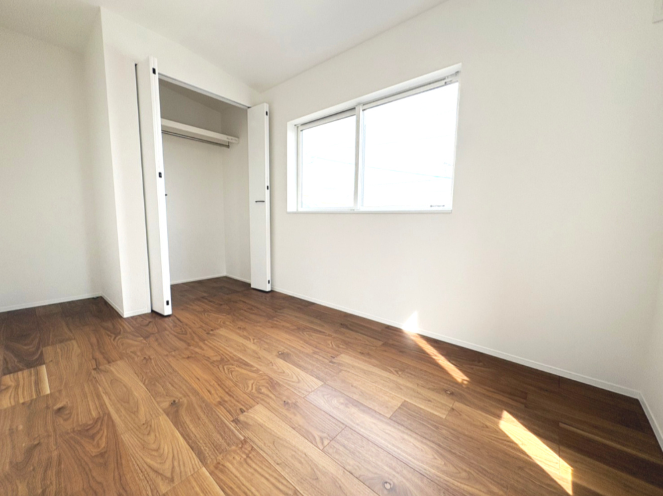 高槻市永楽町新築戸建の洋室|洋室（4.8帖）です。