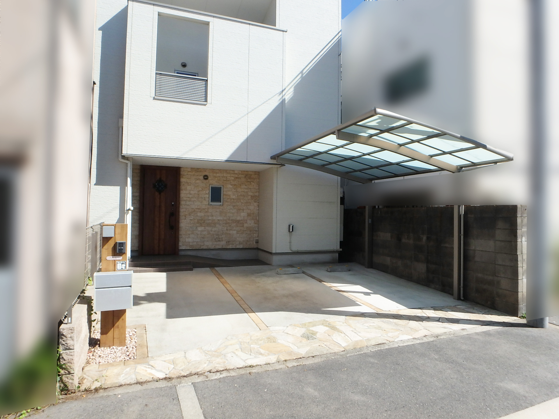 西難波町五丁目戸建の駐車場