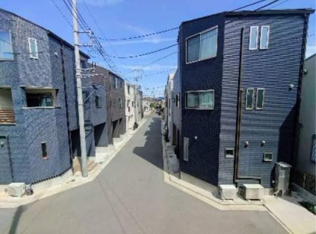 横浜市港北区新吉田東8丁目 中古戸建て【仲介手数料無料】の前面道路含む現地写真