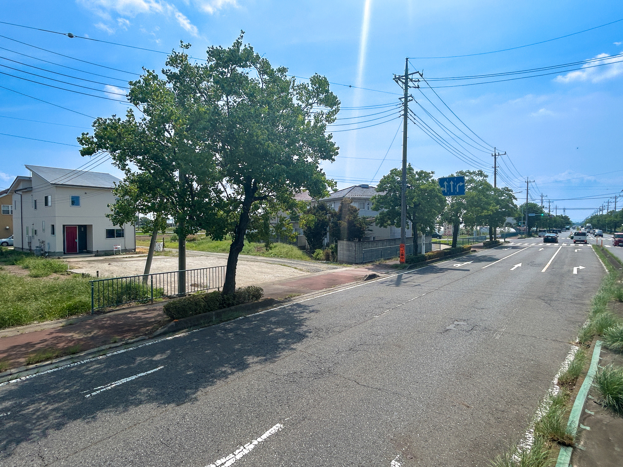 前橋市上佐鳥町　中古住宅の前面道路含む現地写真|通勤にも外出にもアクセス良好。家族でおでかけすることも増えそうですね。
