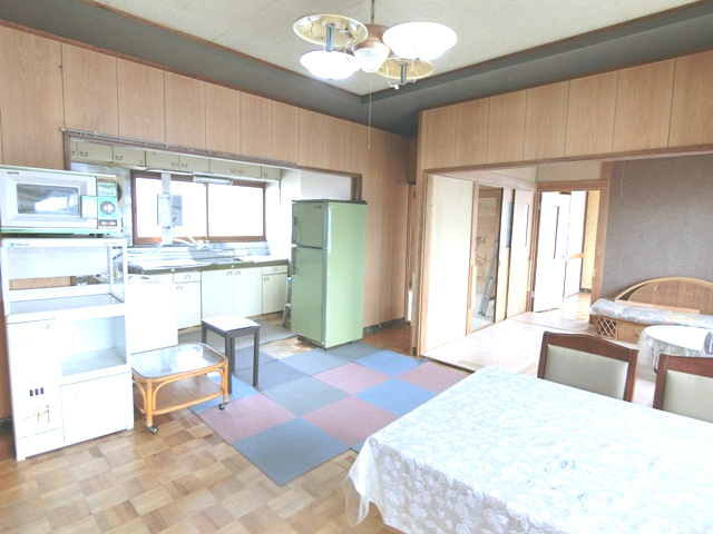 室蘭市白鳥台4丁目31-3　中古住宅の居間・リビング