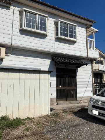 店舗・住宅の独立玄関仕様　5DKの間取り～千葉県野田市次木～の外観|店舗と居住用の玄関が分かれた、独立性の高い造り