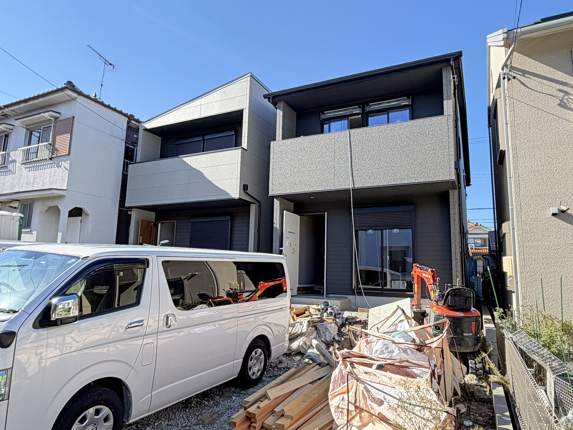 【春日井市月見町Ⅱ 2号棟】小学校4分/LDK20帖超の外観|現地（2026.10中旬）撮影　現況：足場が外れました！